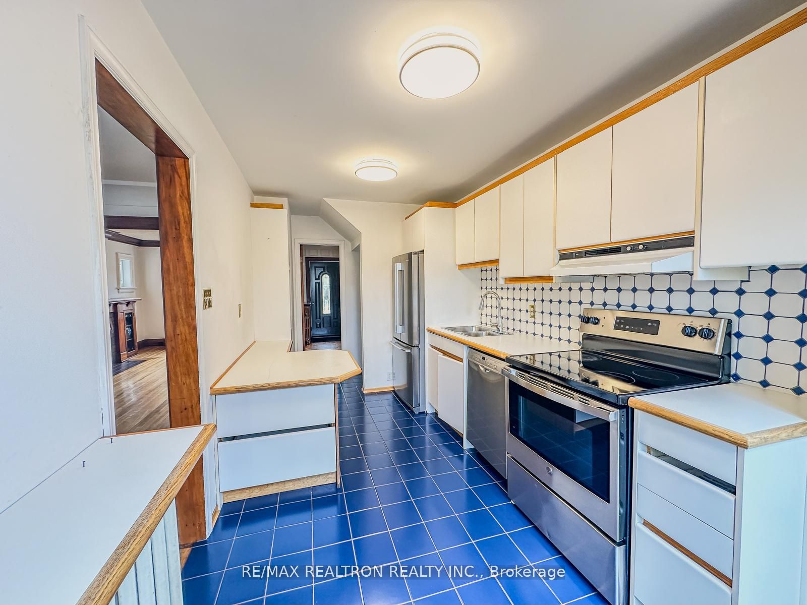 372 St Germain Avenue Property Photo 10