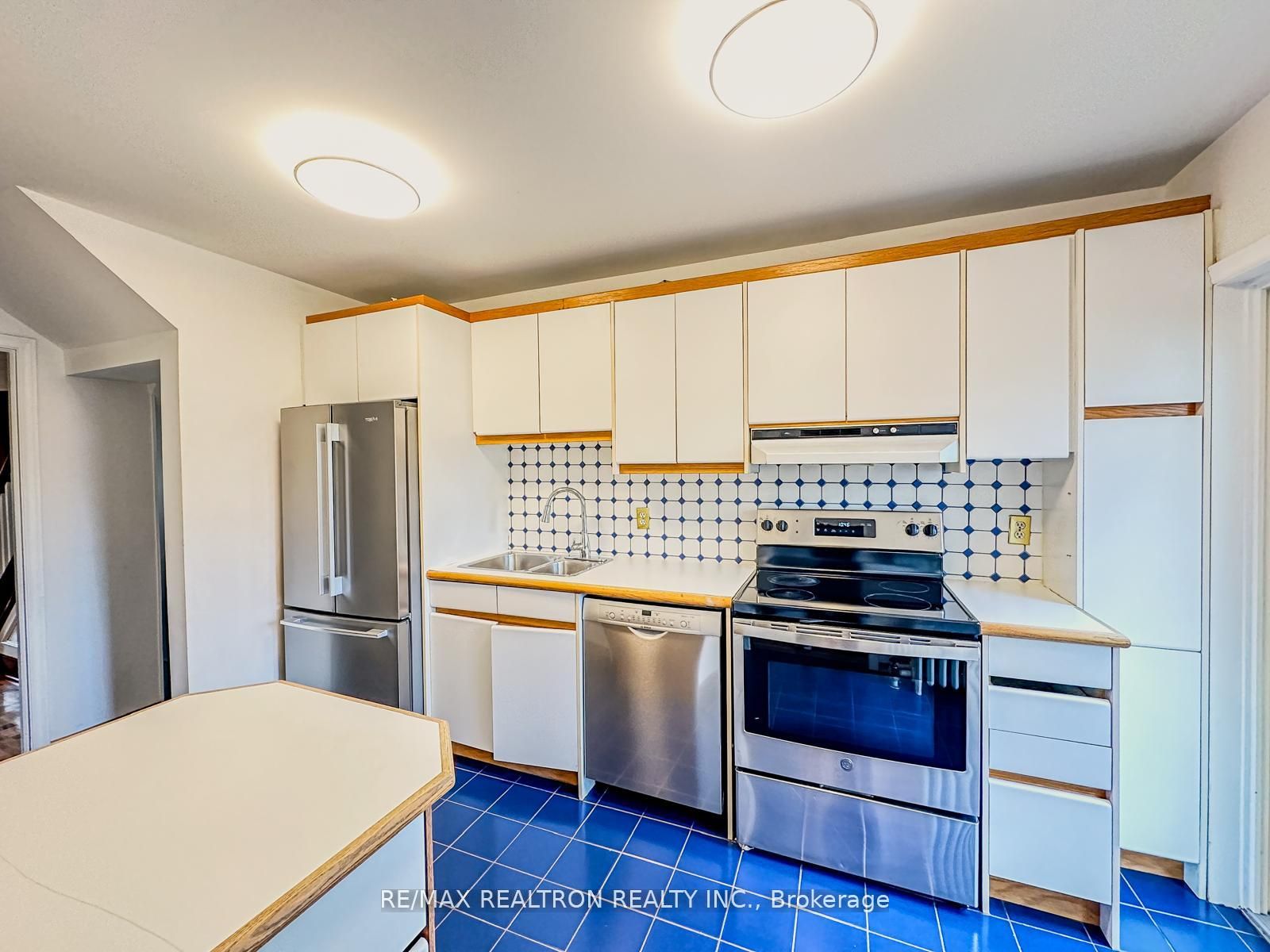 372 St Germain Avenue Property Photo 12