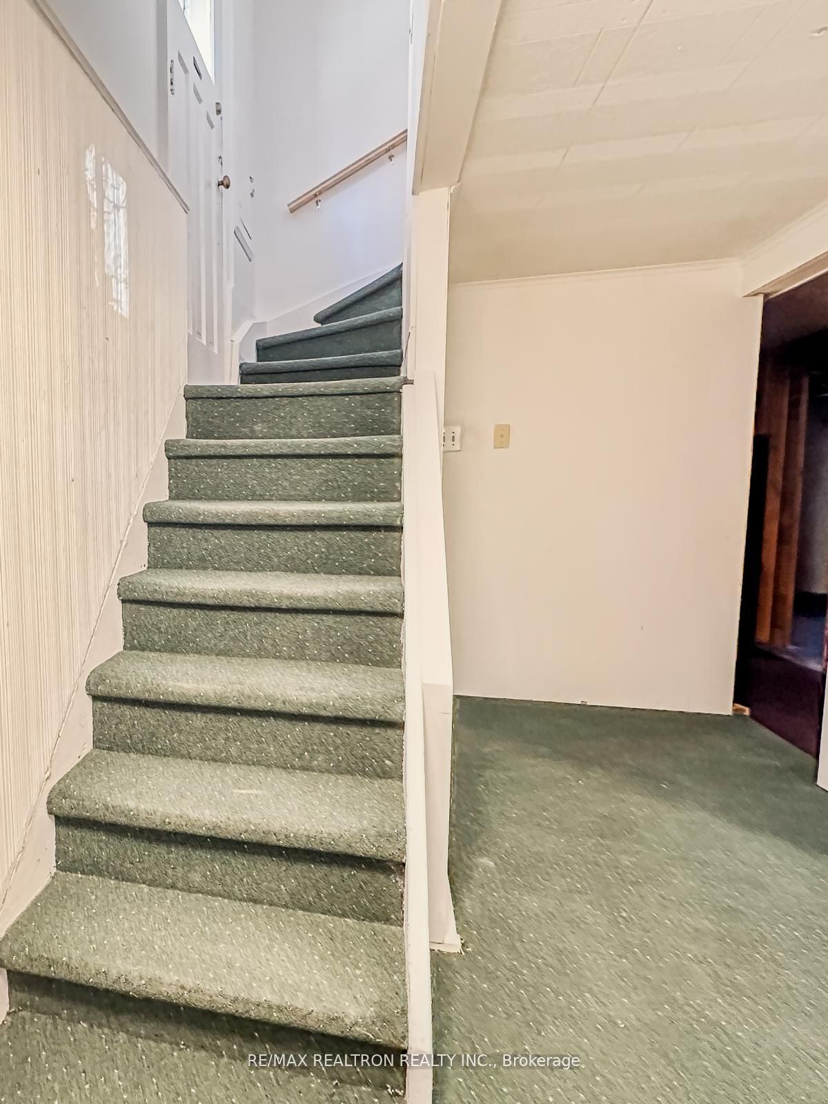 372 St Germain Avenue Property Photo 24