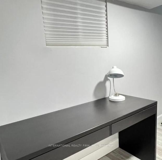 132 Grace Street Lower Property Photo 14