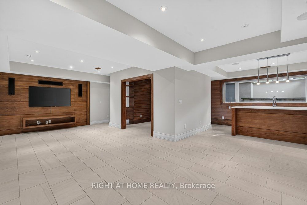 255 Willowdale Avenue Property Photo 44
