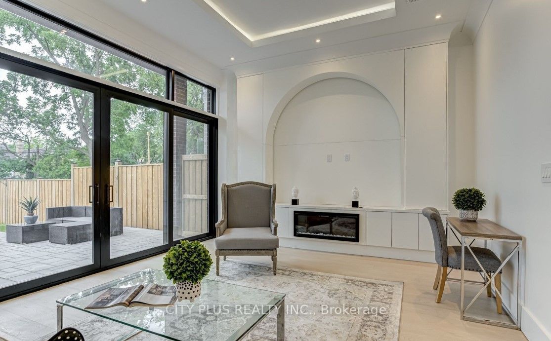 119 Glengrove Avenue W Property Photo 6