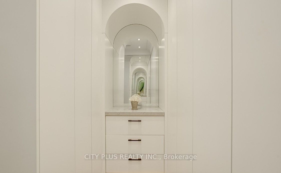 119 Glengrove Avenue W Property Photo 15