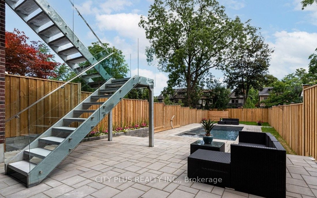 119 Glengrove Avenue W Property Photo 26