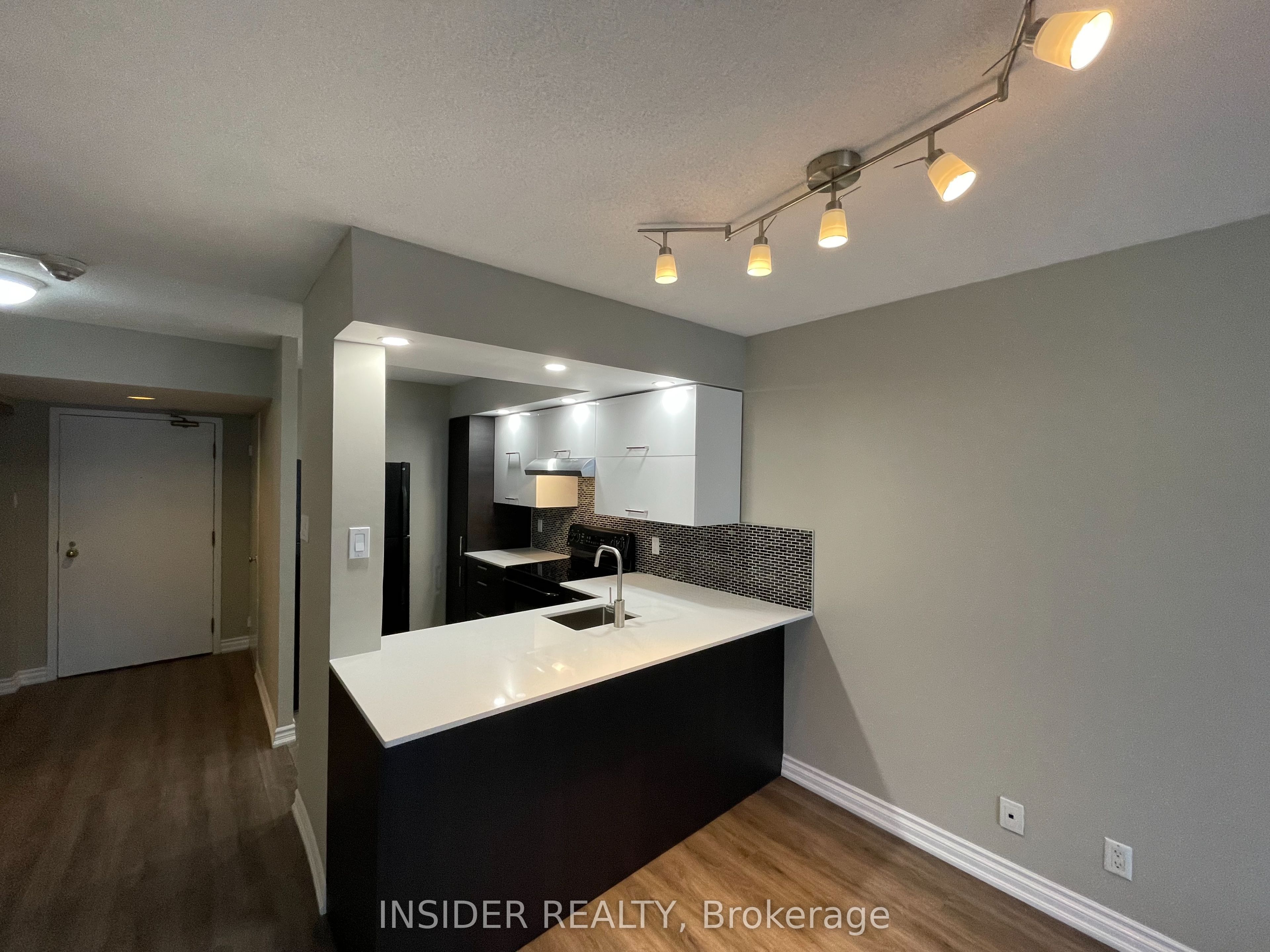 92 King Street E 710 Property Photo 2