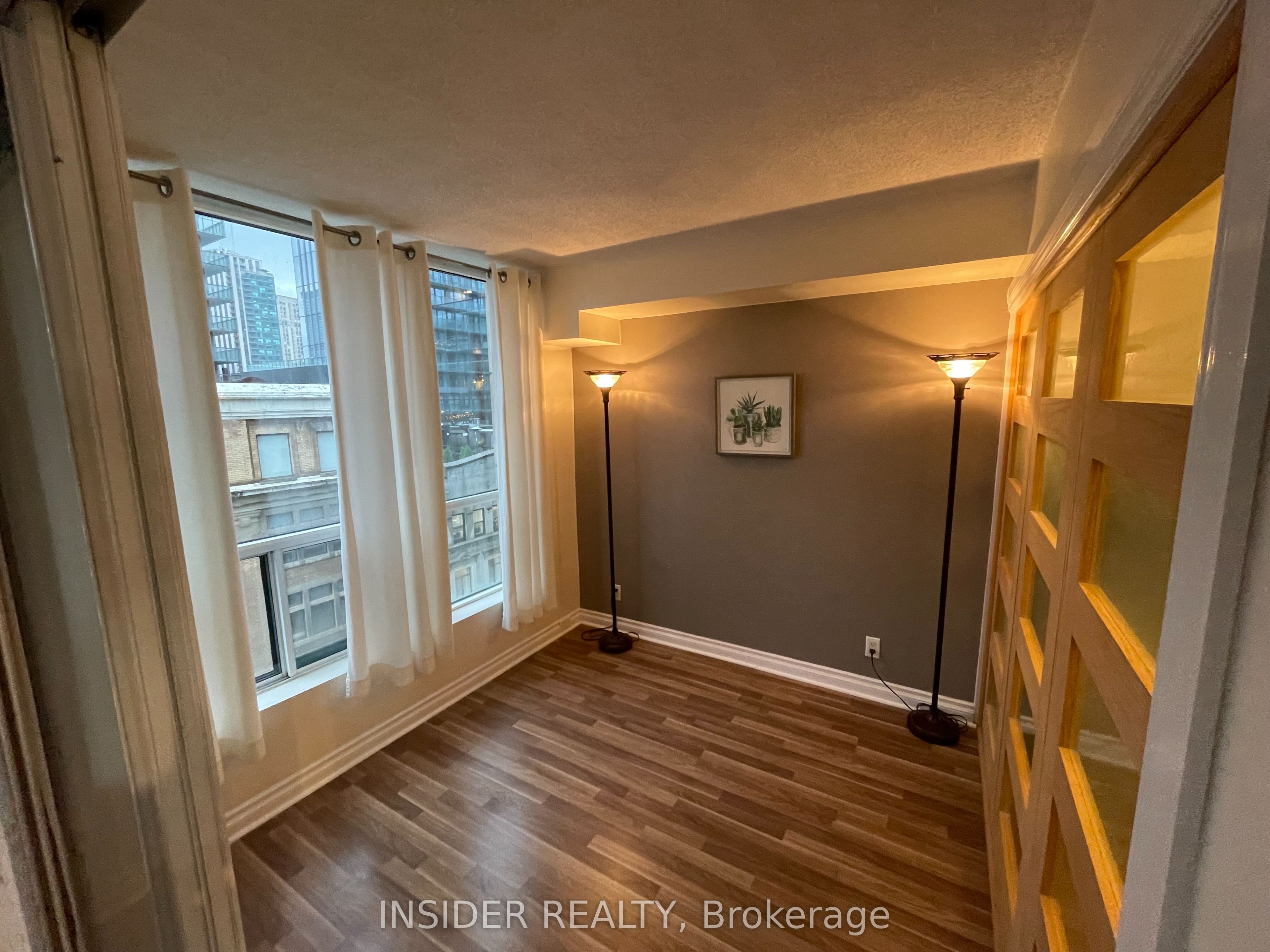 92 King Street E 710 Property Photo 4