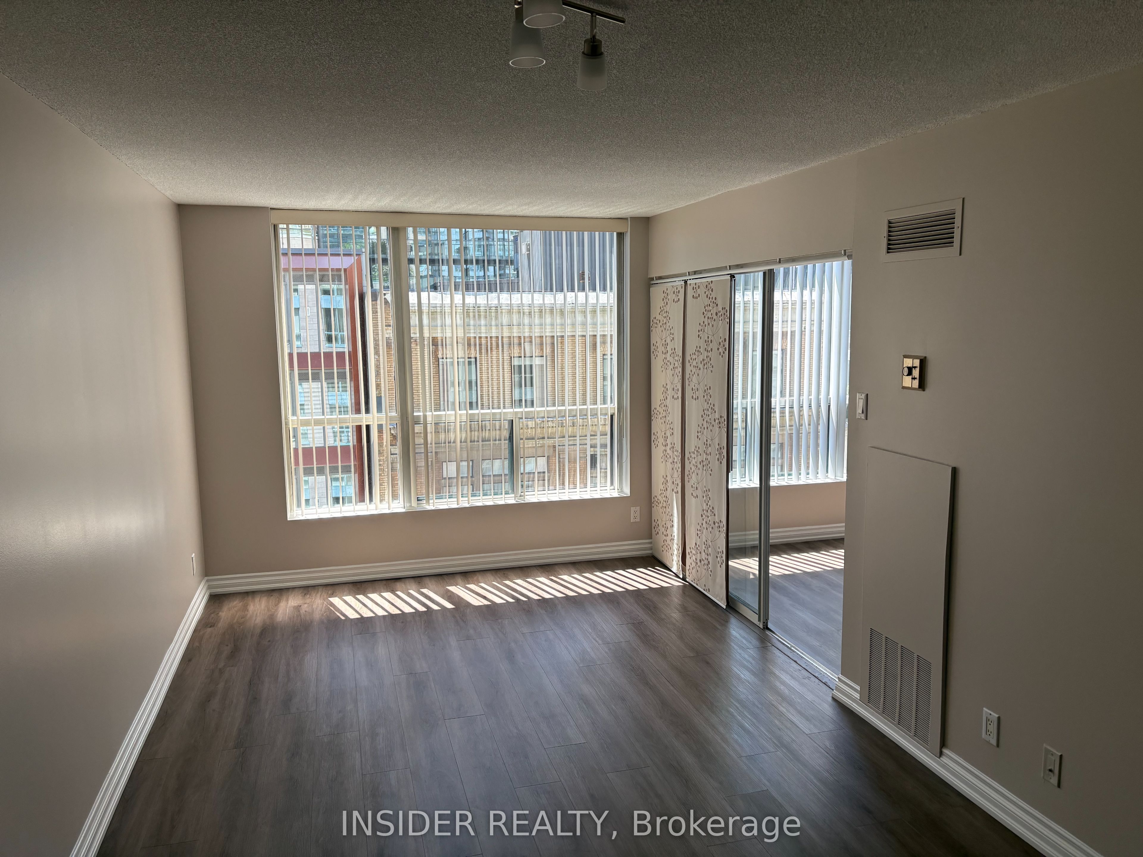 92 King Street E 710 Property Photo 6
