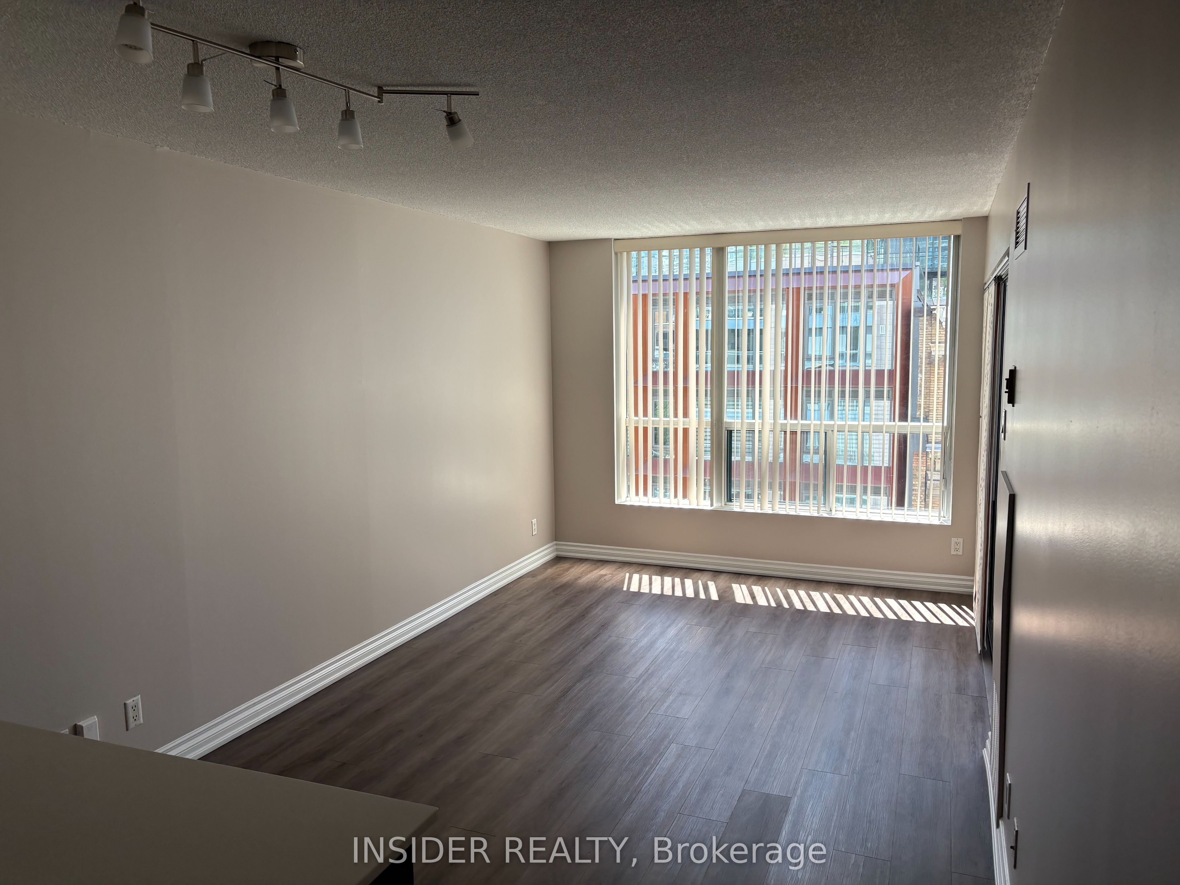 92 King Street E 710 Property Photo 7