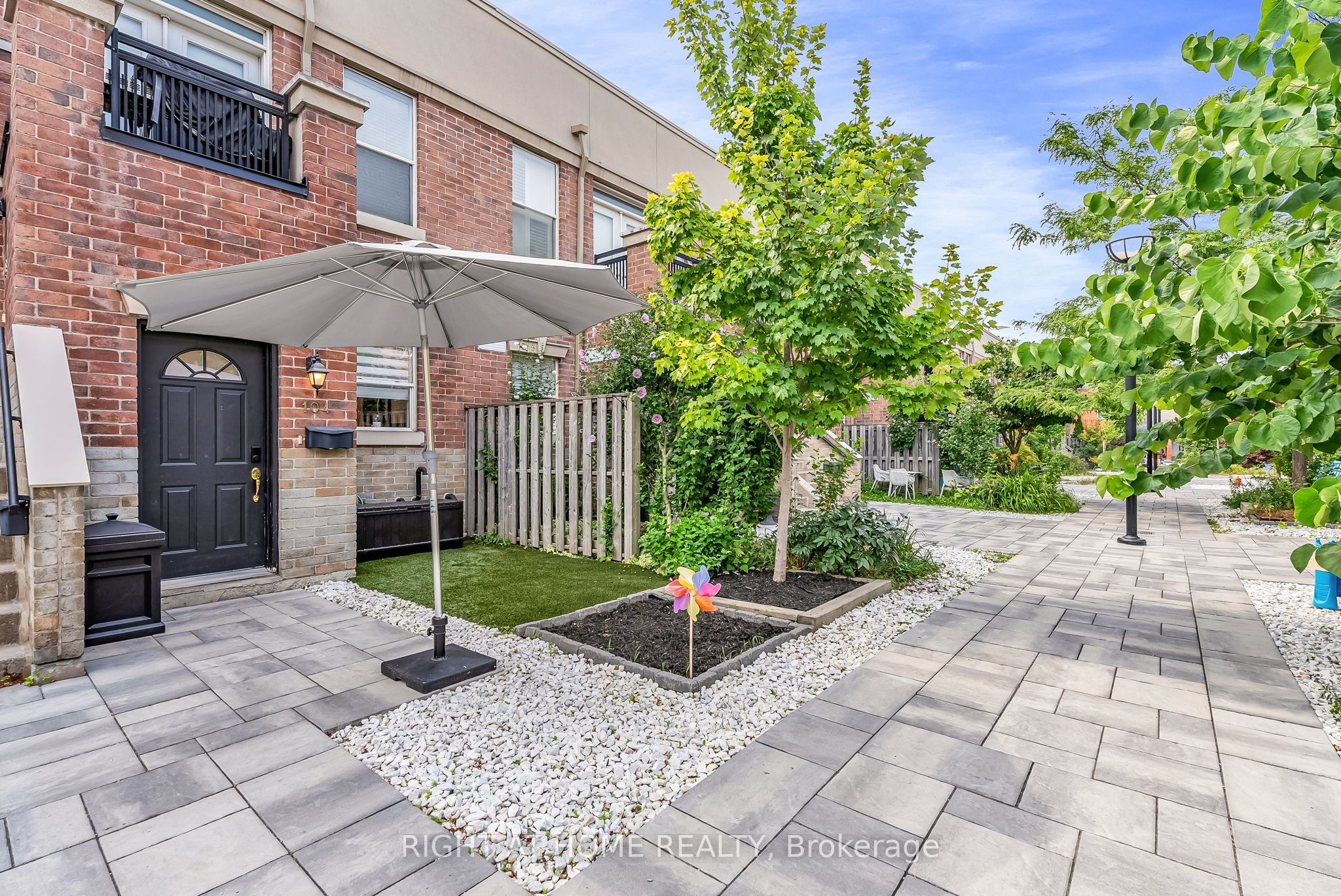 55 Halton Street 104 Property Photo 1