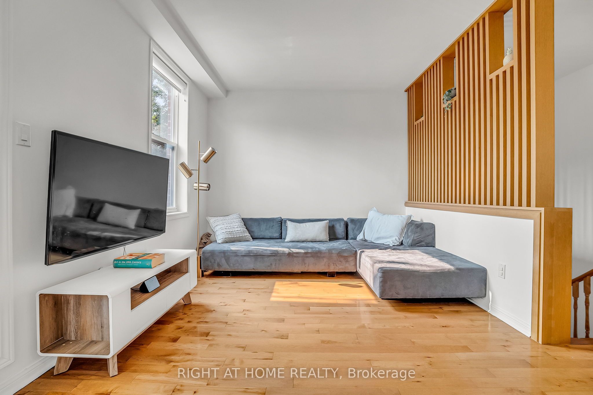 55 Halton Street 104 Property Photo 6