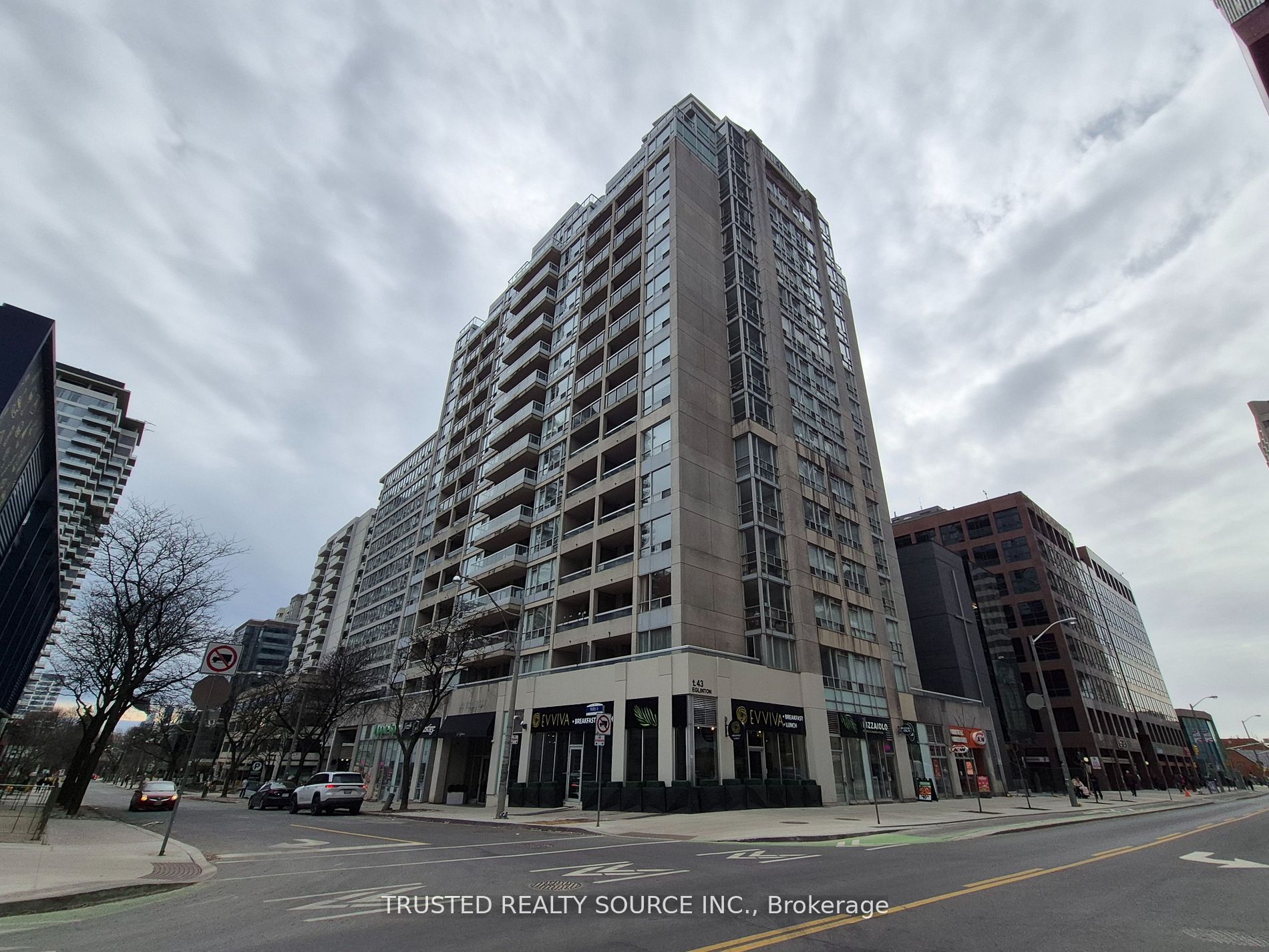 43 Eglinton Avenue E 1808 Property Photo 4