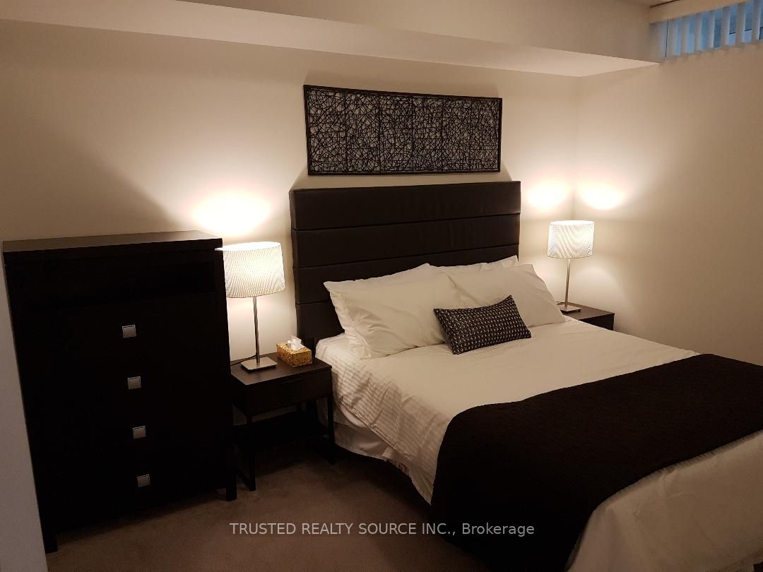 43 Eglinton Avenue E 1808 Property Photo 12