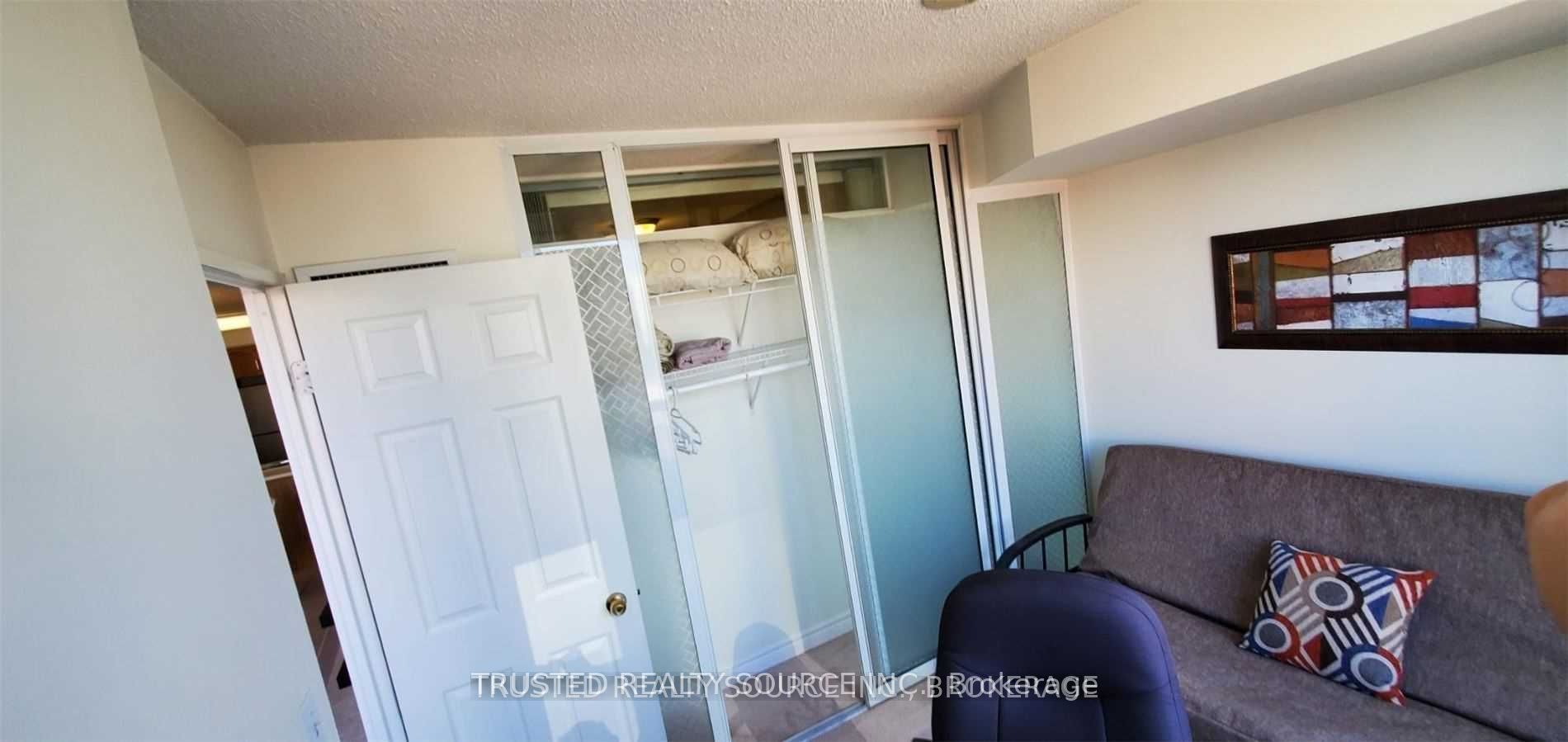 43 Eglinton Avenue E 1808 Property Photo 16