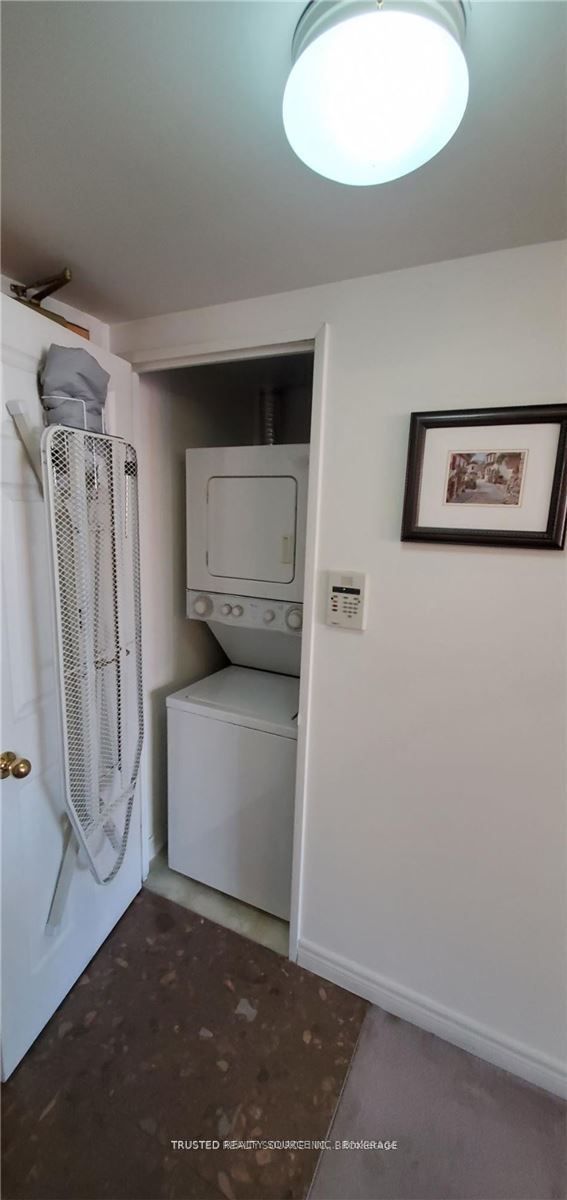 43 Eglinton Avenue E 1808 Property Photo 19