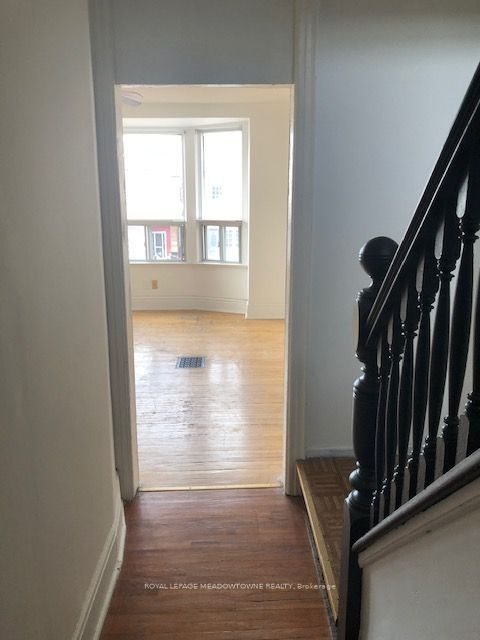 1211 College Street Upper Property Photo 16