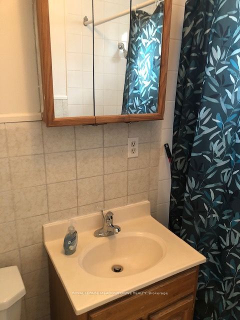 1211 College Street Upper Property Photo 21