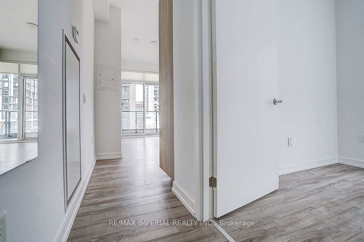 77 Shuter Street 710 Property Photo 6