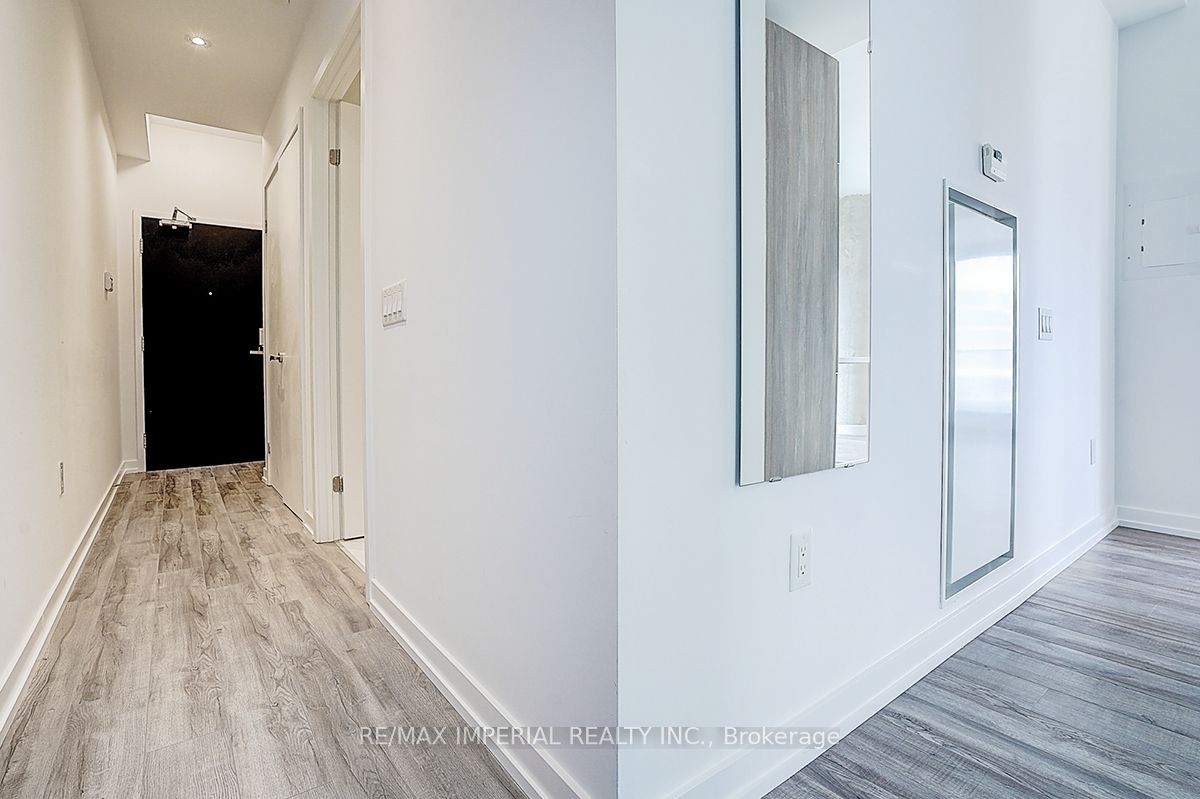 77 Shuter Street 710 Property Photo 7