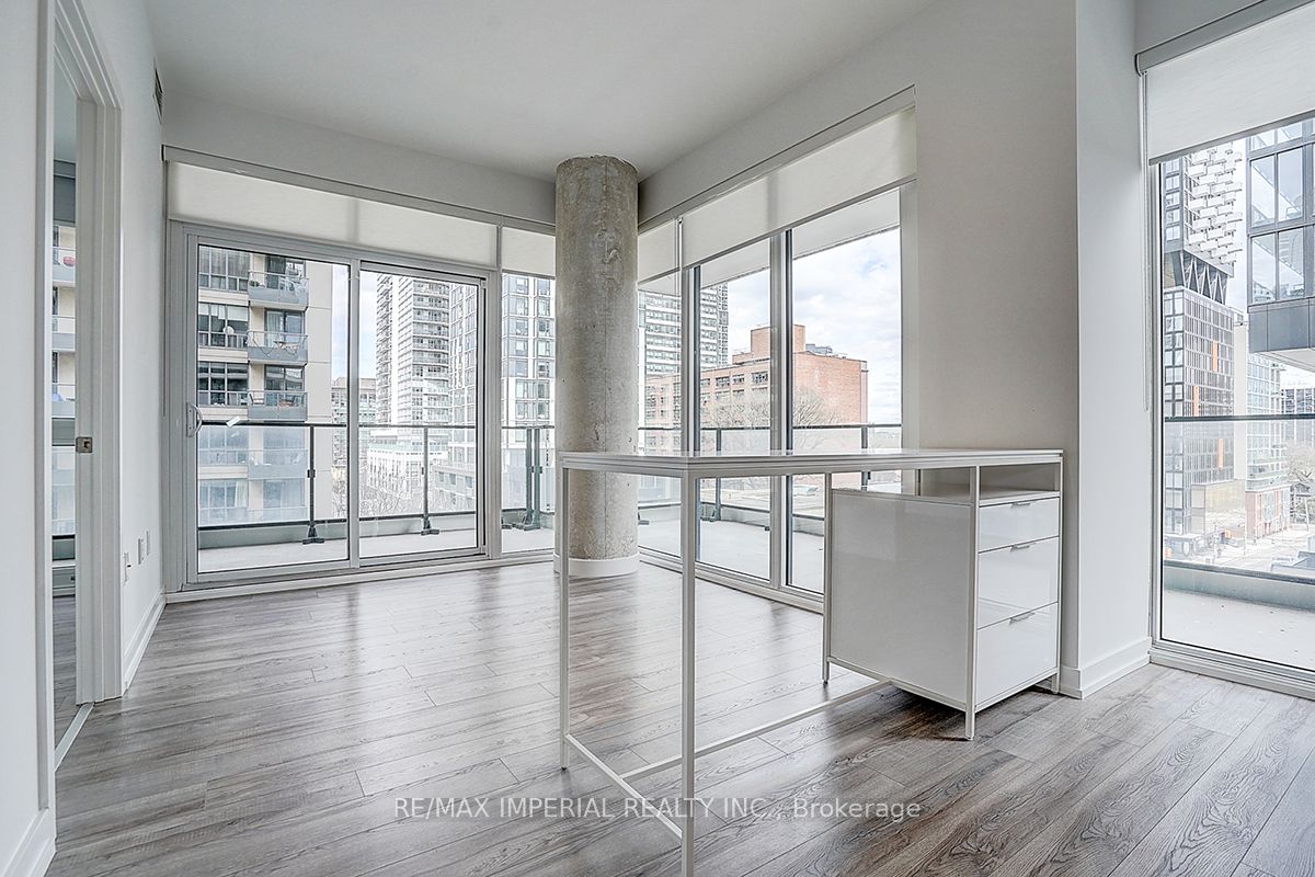 77 Shuter Street 710 Property Photo 8