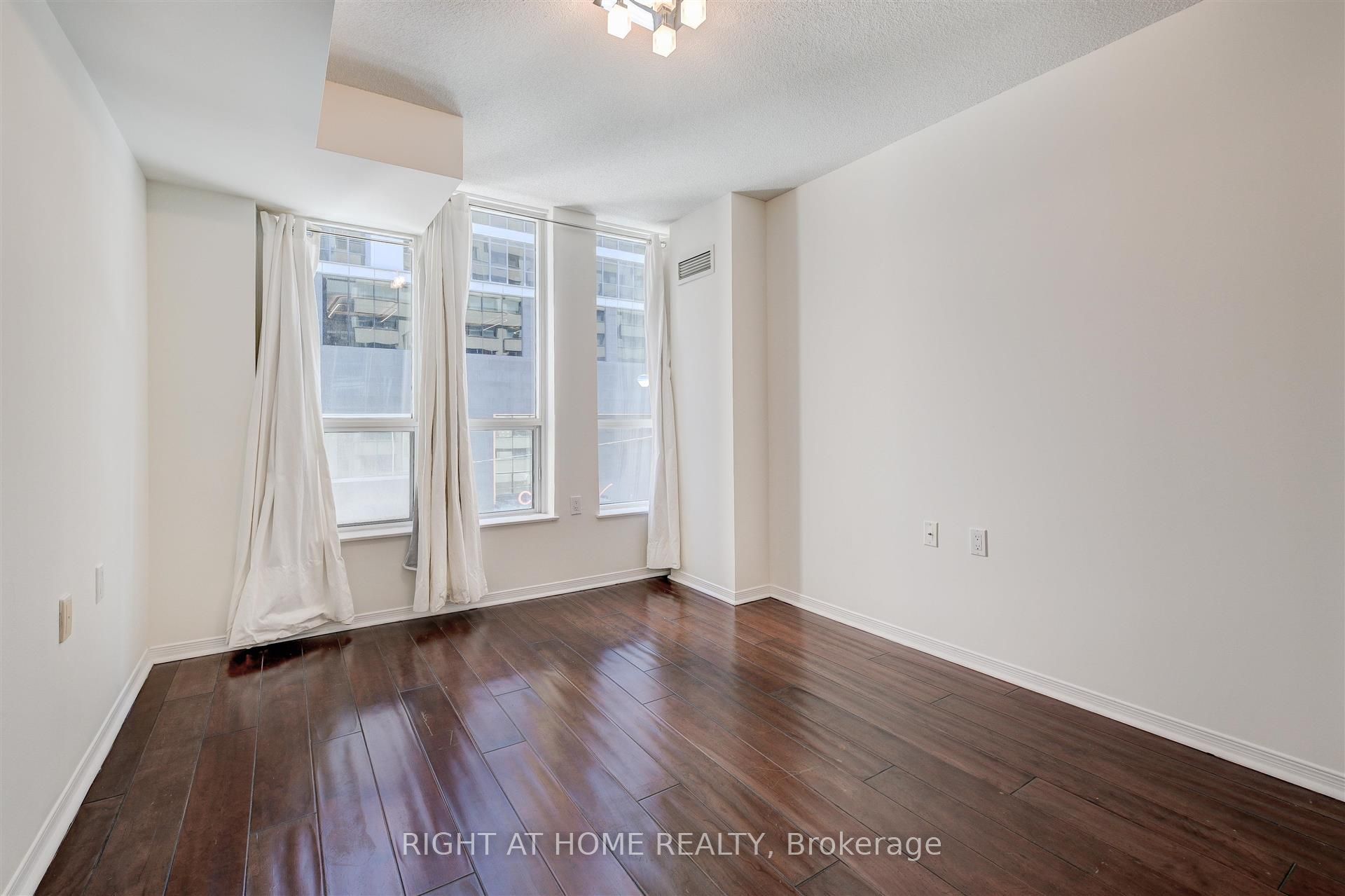 388 Bloor Street E 507 Property Photo 6