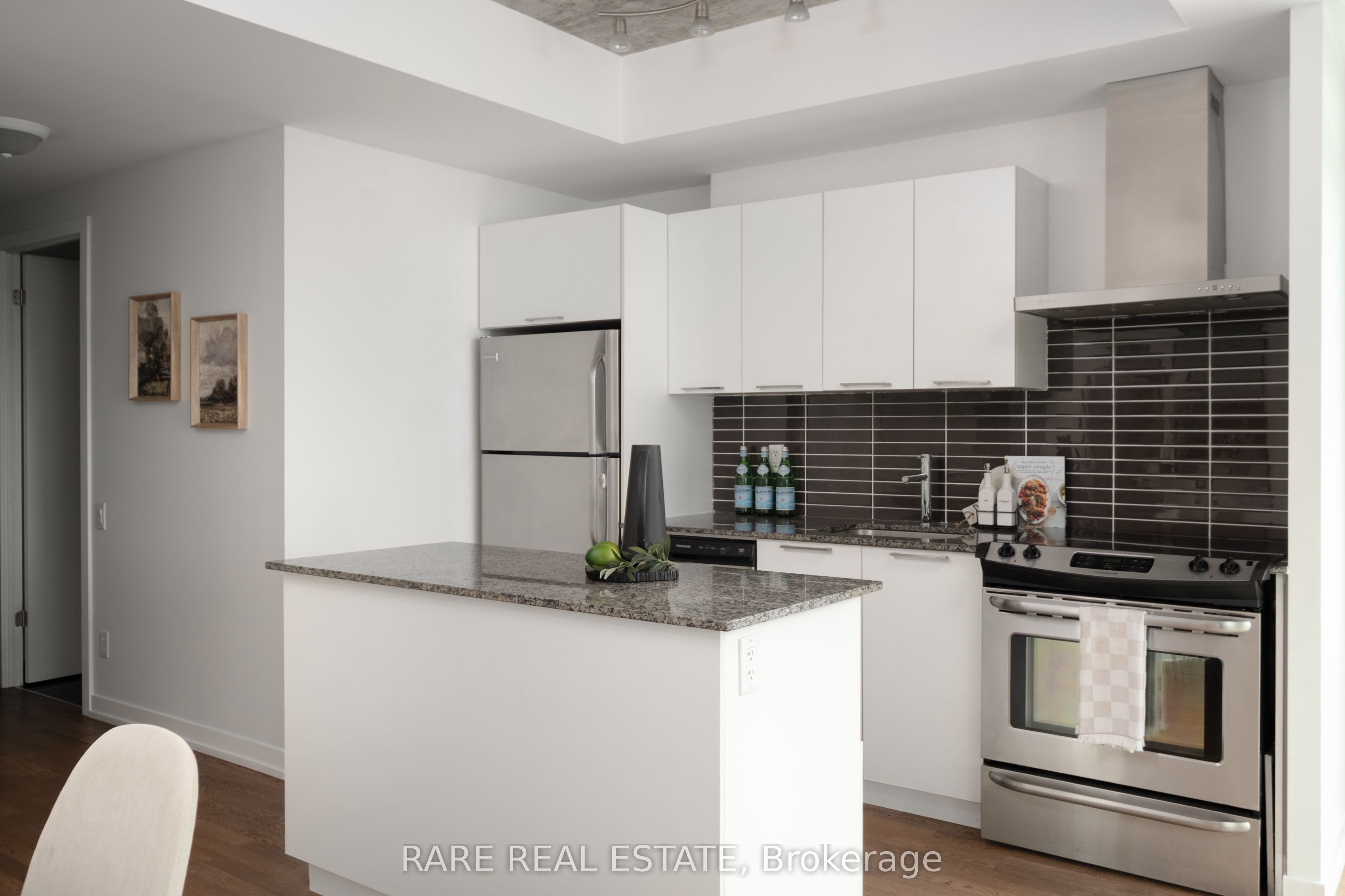 95 Bathurst Street 919 Property Photo 14