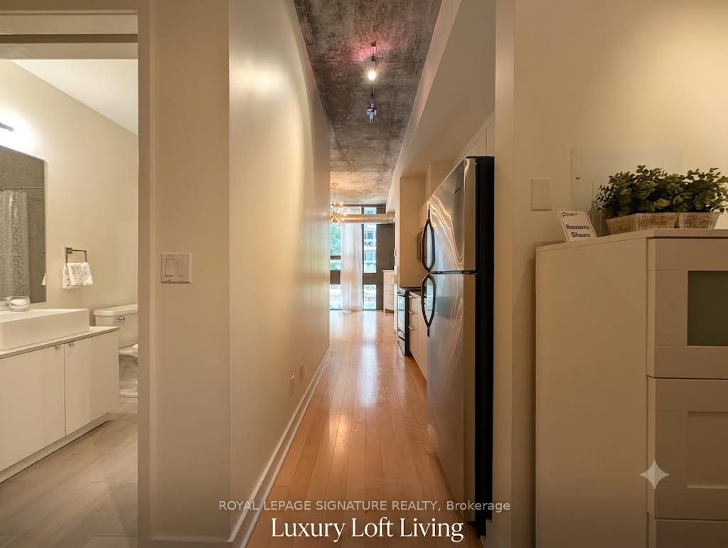60 Bathurst Street 210 Property Photo 3