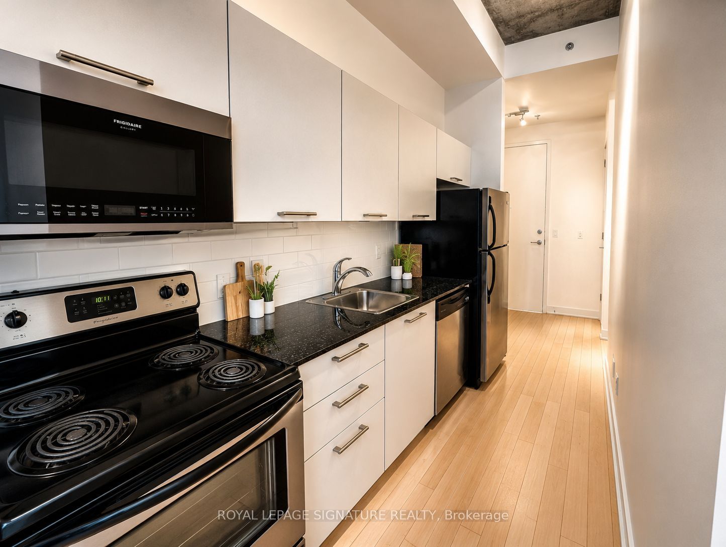 60 Bathurst Street 210 Property Photo 4