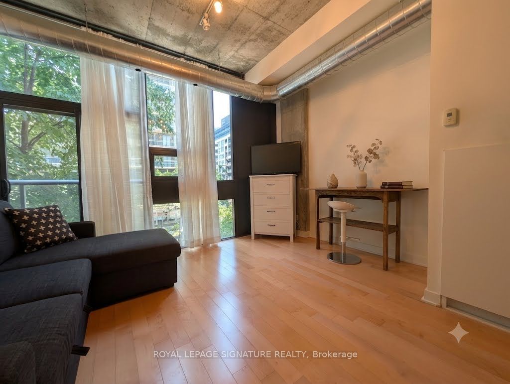 60 Bathurst Street 210 Property Photo 6