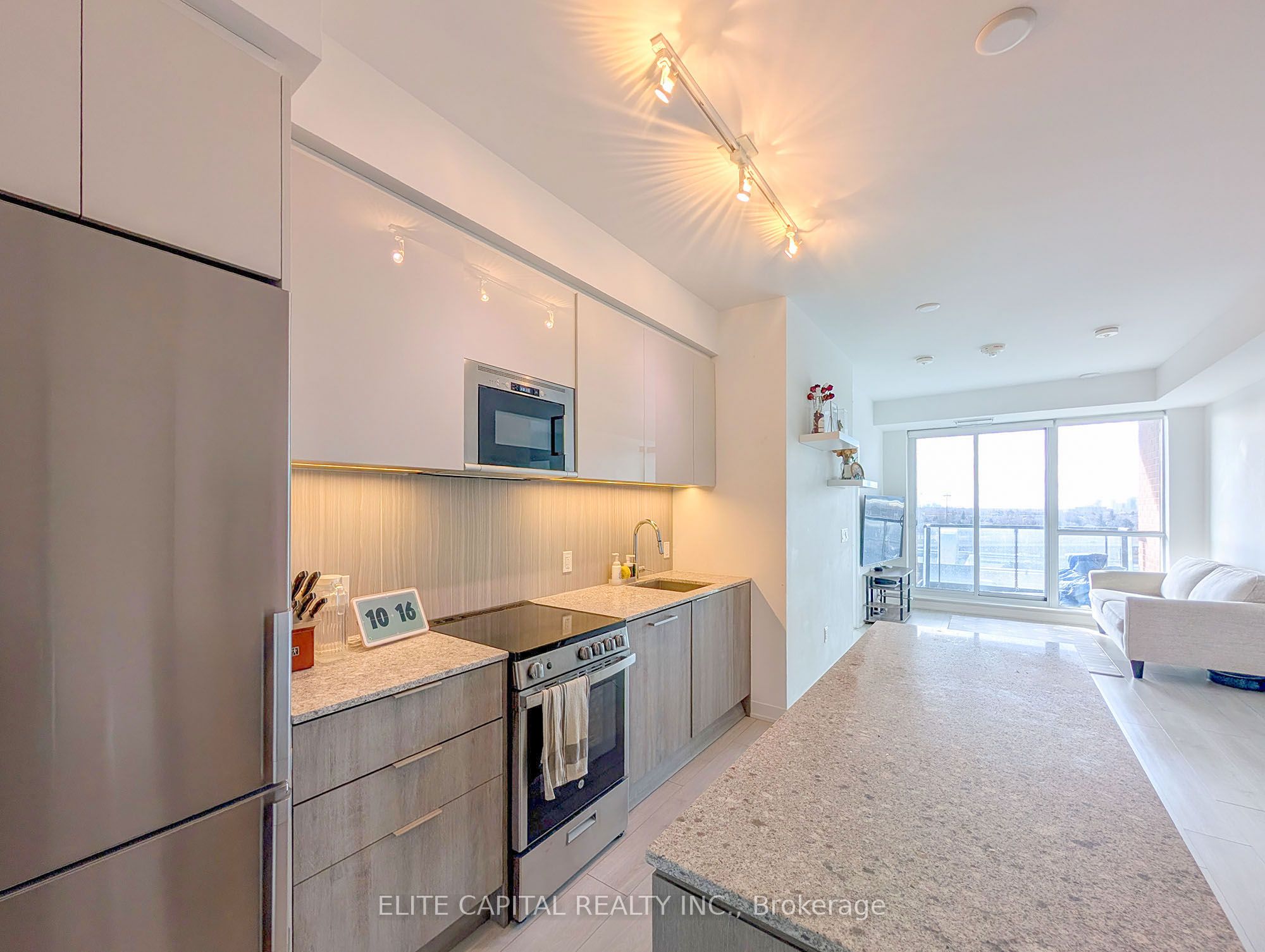 31 Tippett Road 1010 Property Photo 3