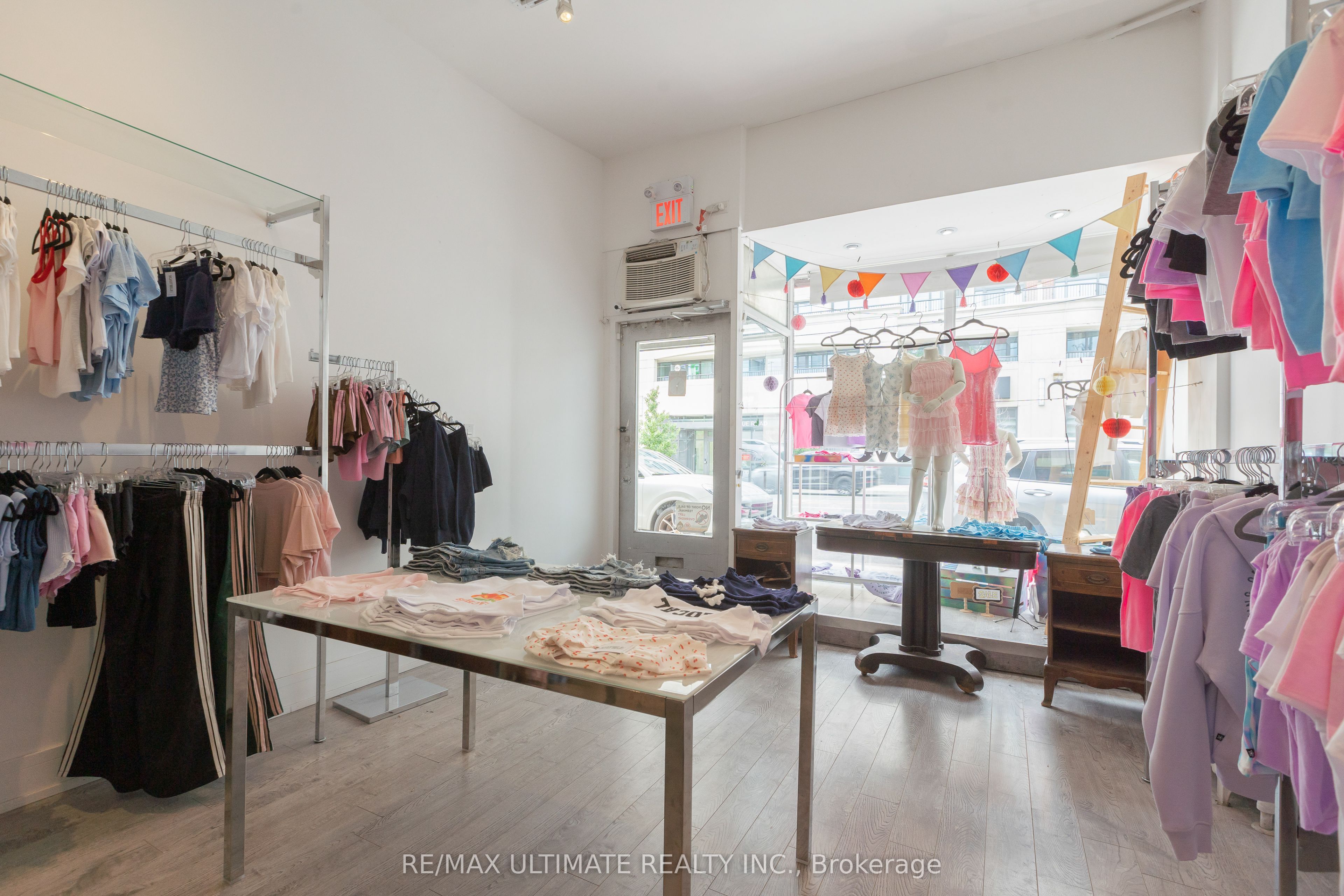 1693 Avenue Road Property Photo 6