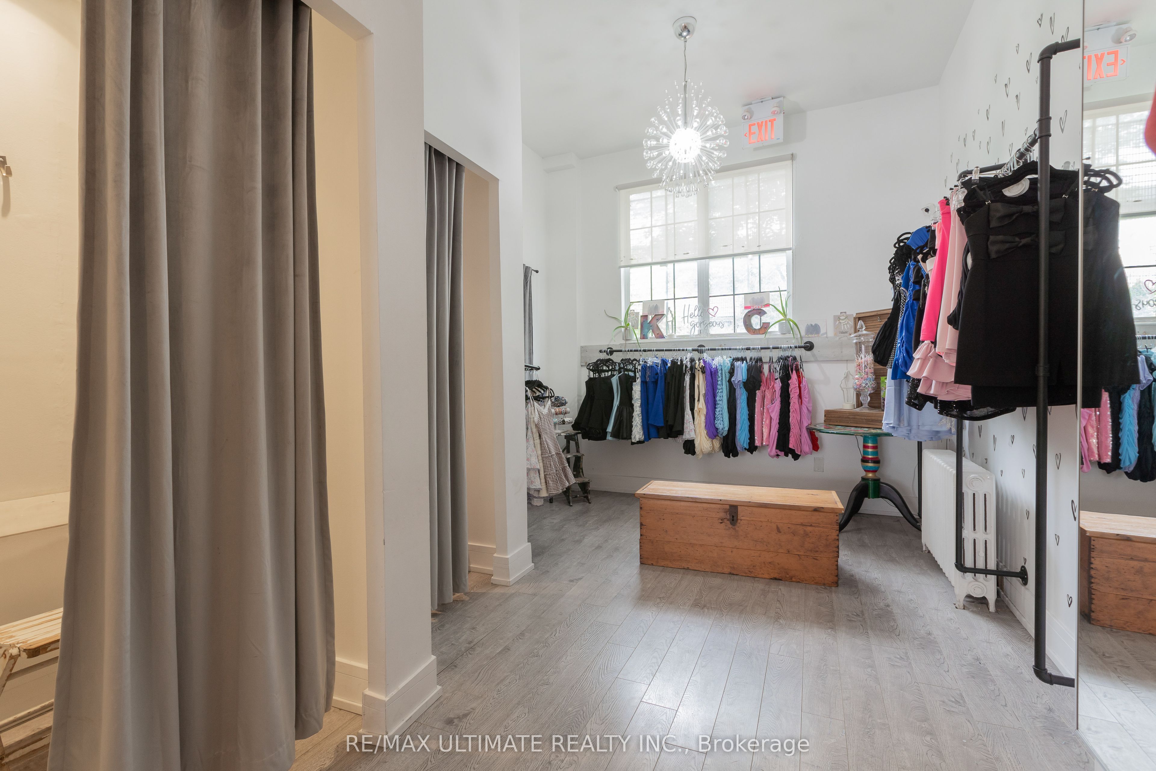 1693 Avenue Road Property Photo 11