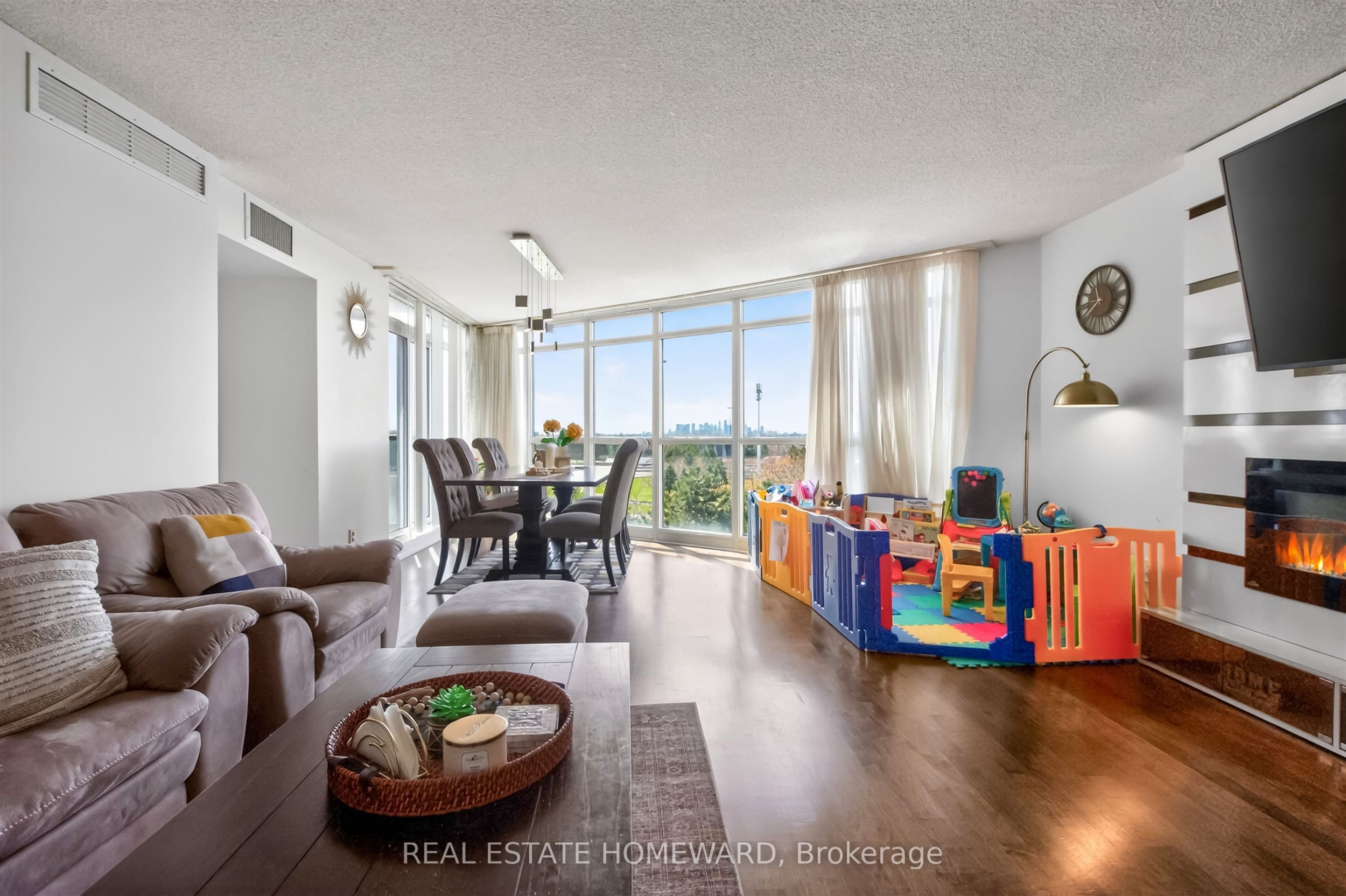 30 Harrison Garden Boulevard 602 Property Photo 6