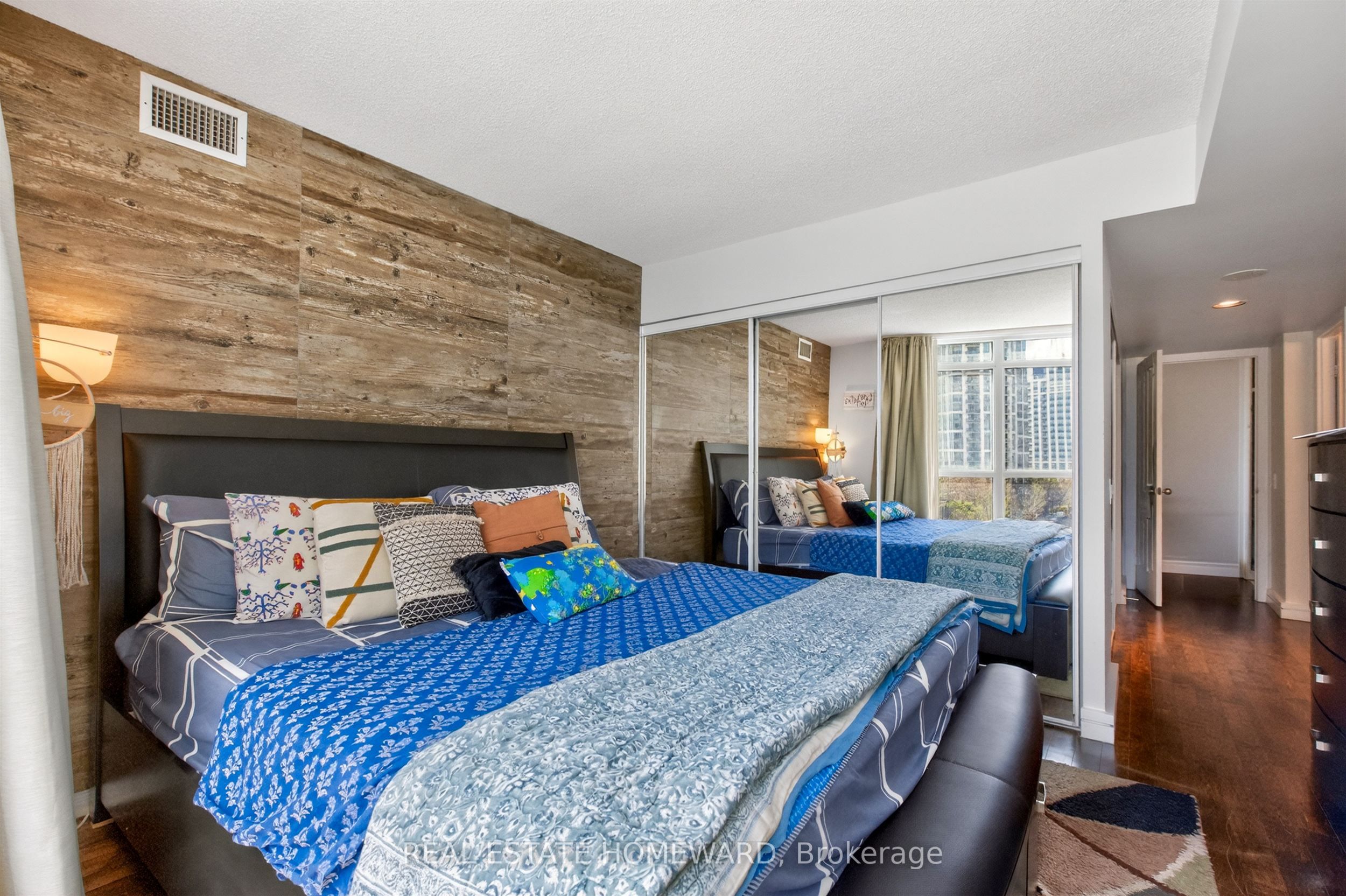 30 Harrison Garden Boulevard 602 Property Photo 16