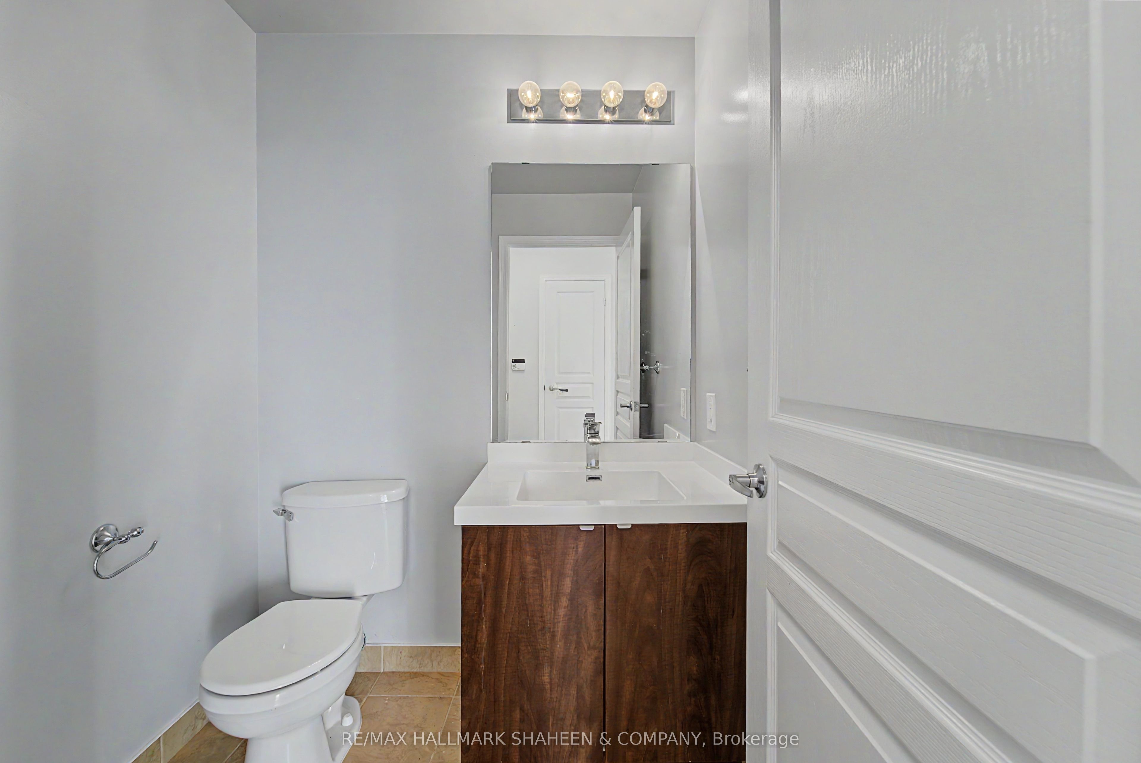 352 Front Street W 1815 Property Photo 5