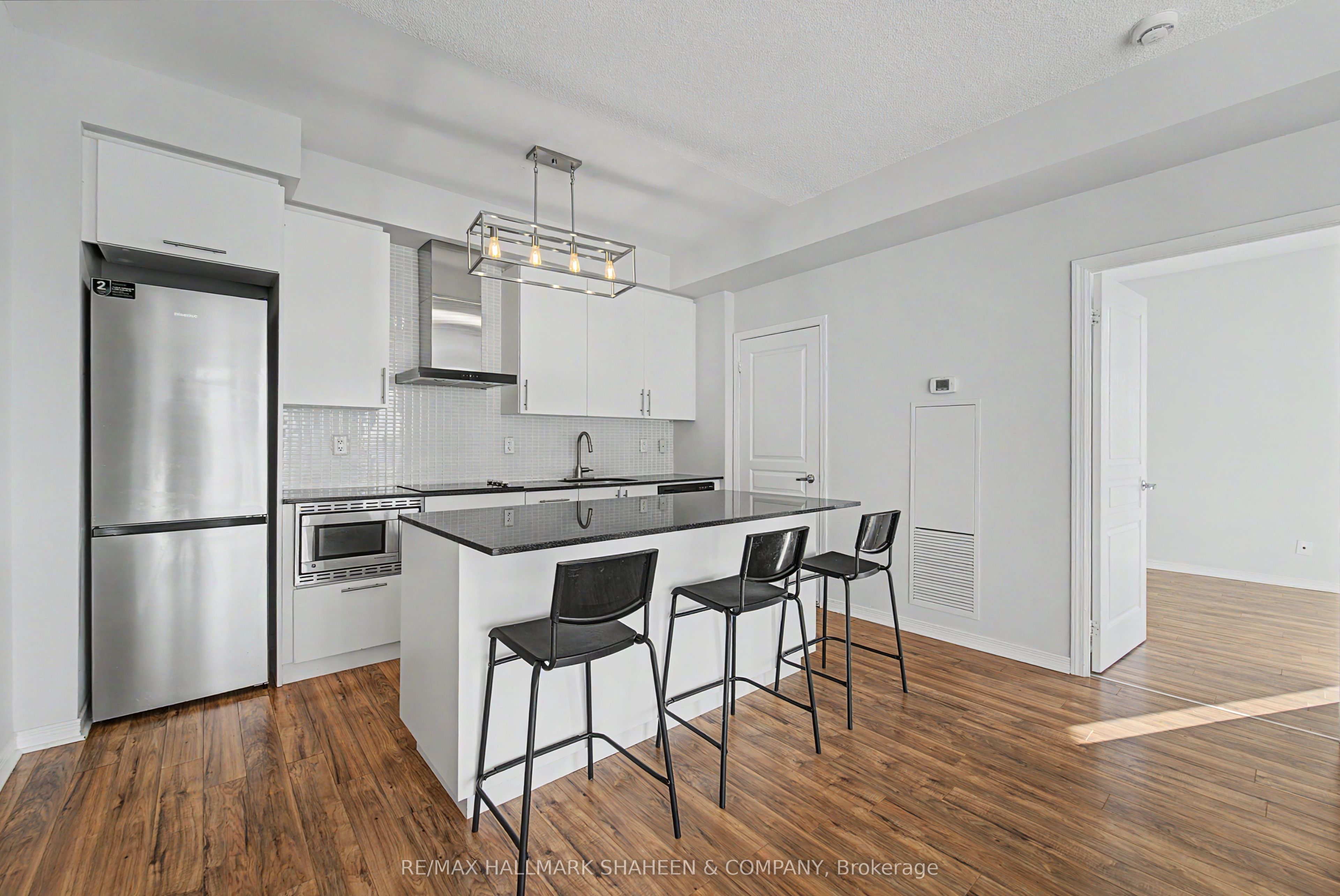 352 Front Street W 1815 Property Photo 8