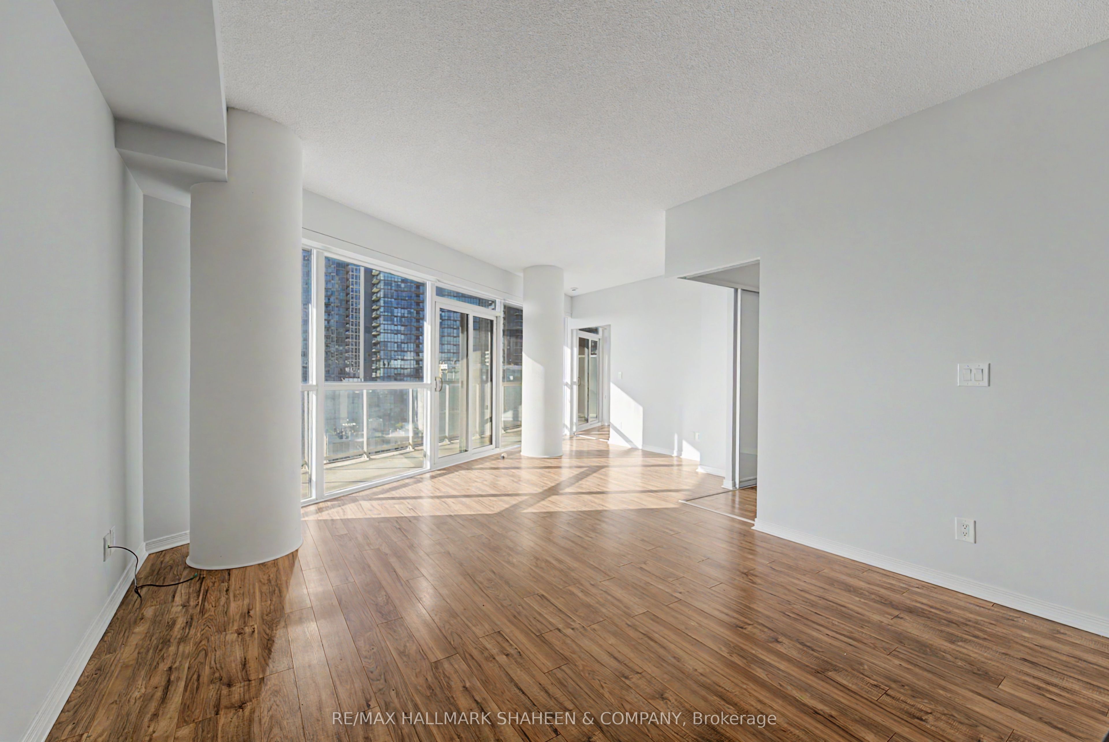 352 Front Street W 1815 Property Photo 10
