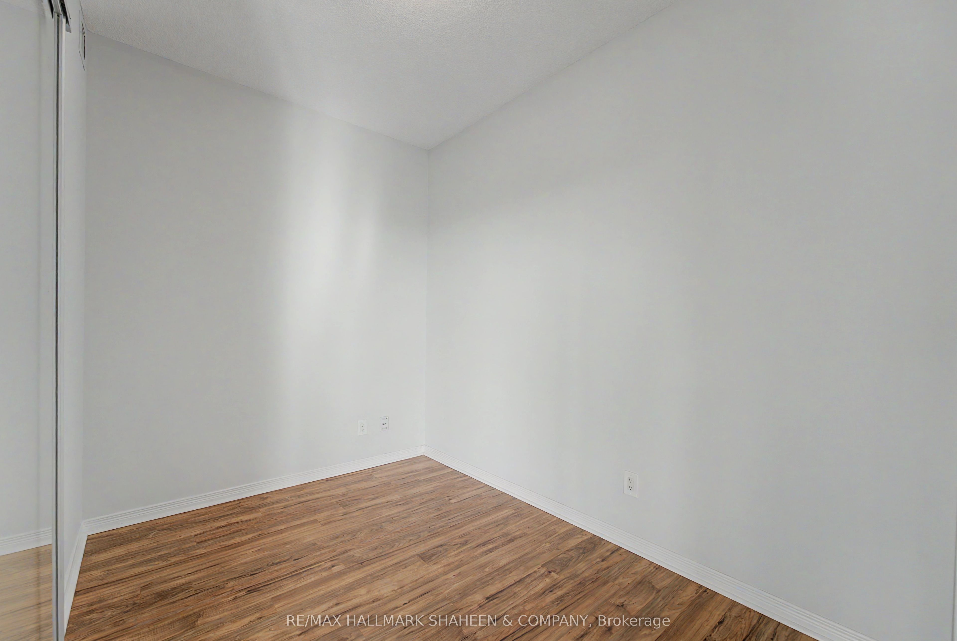 352 Front Street W 1815 Property Photo 13