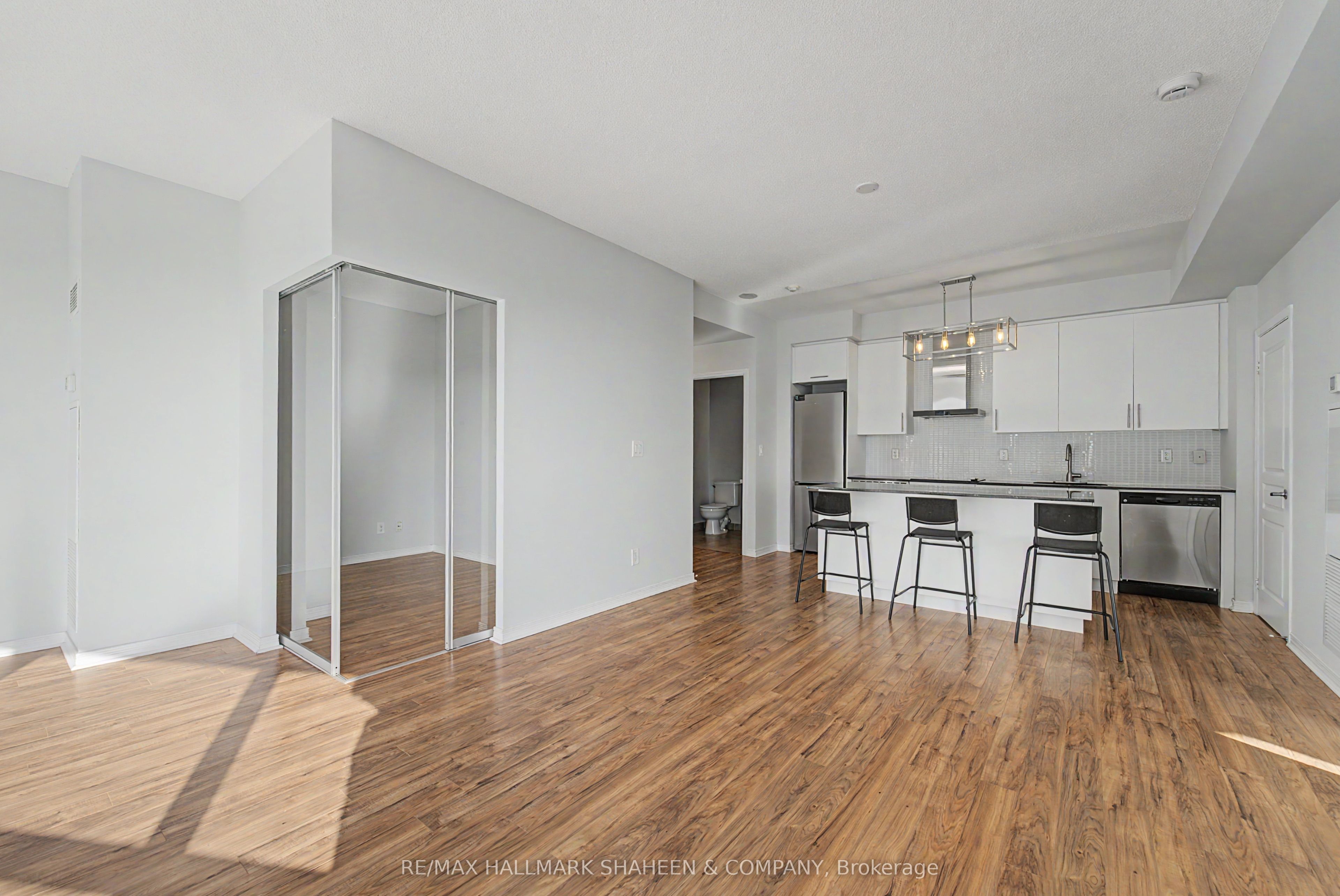 352 Front Street W 1815 Property Photo 14