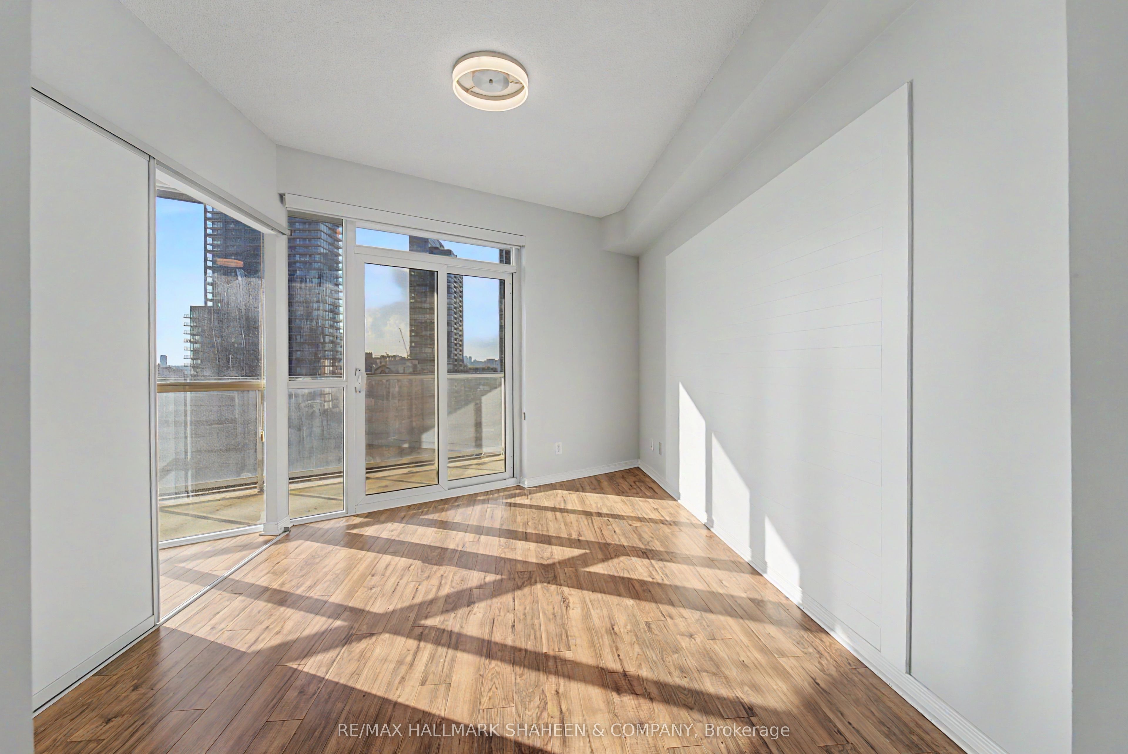 352 Front Street W 1815 Property Photo 17