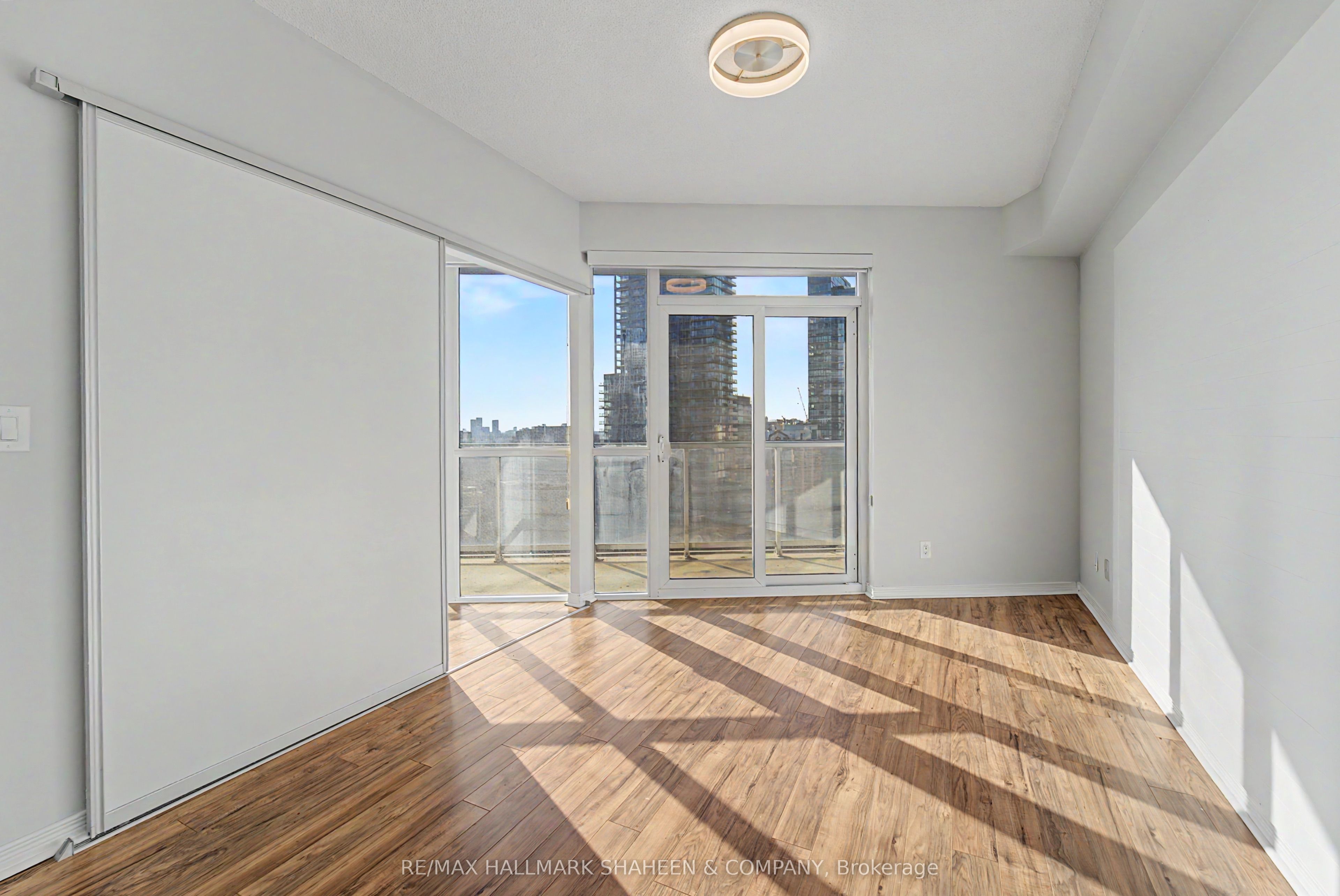 352 Front Street W 1815 Property Photo 18