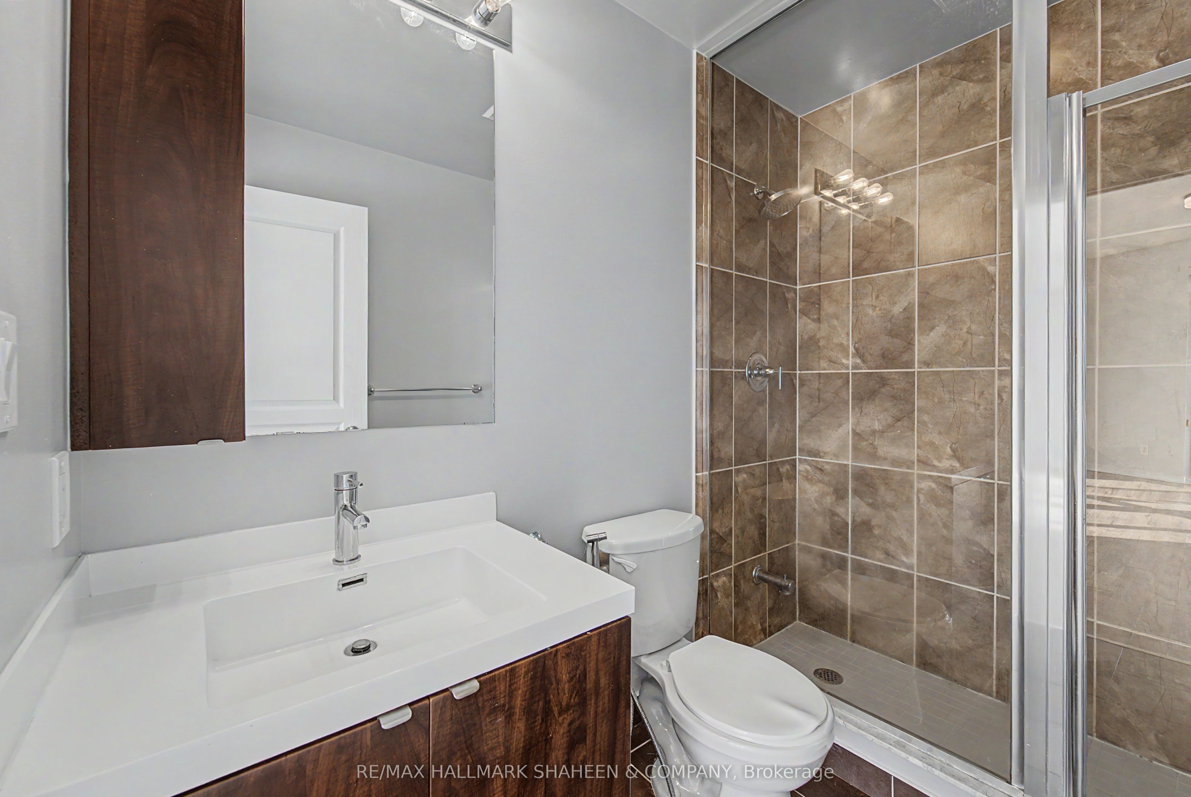352 Front Street W 1815 Property Photo 20