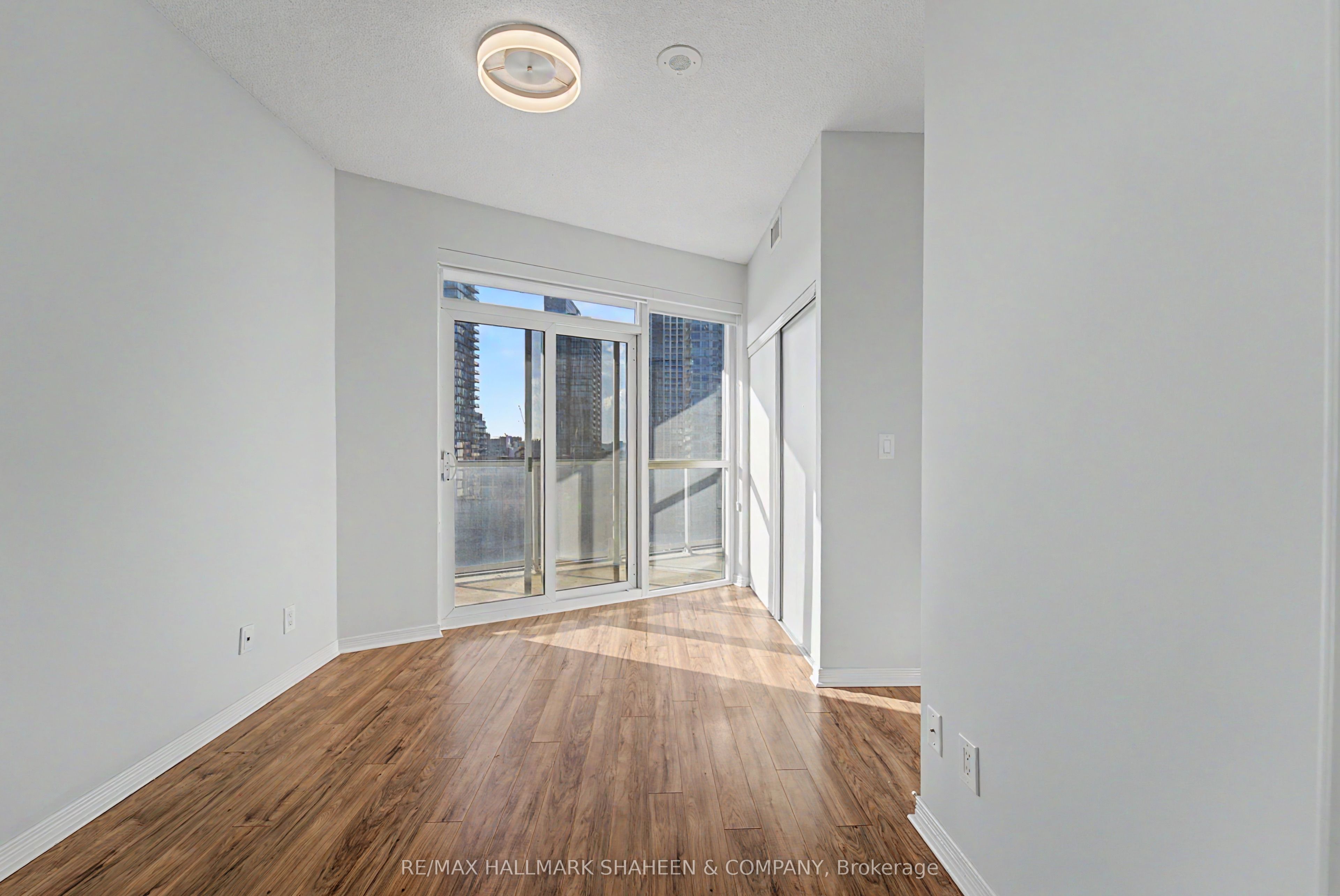 352 Front Street W 1815 Property Photo 23