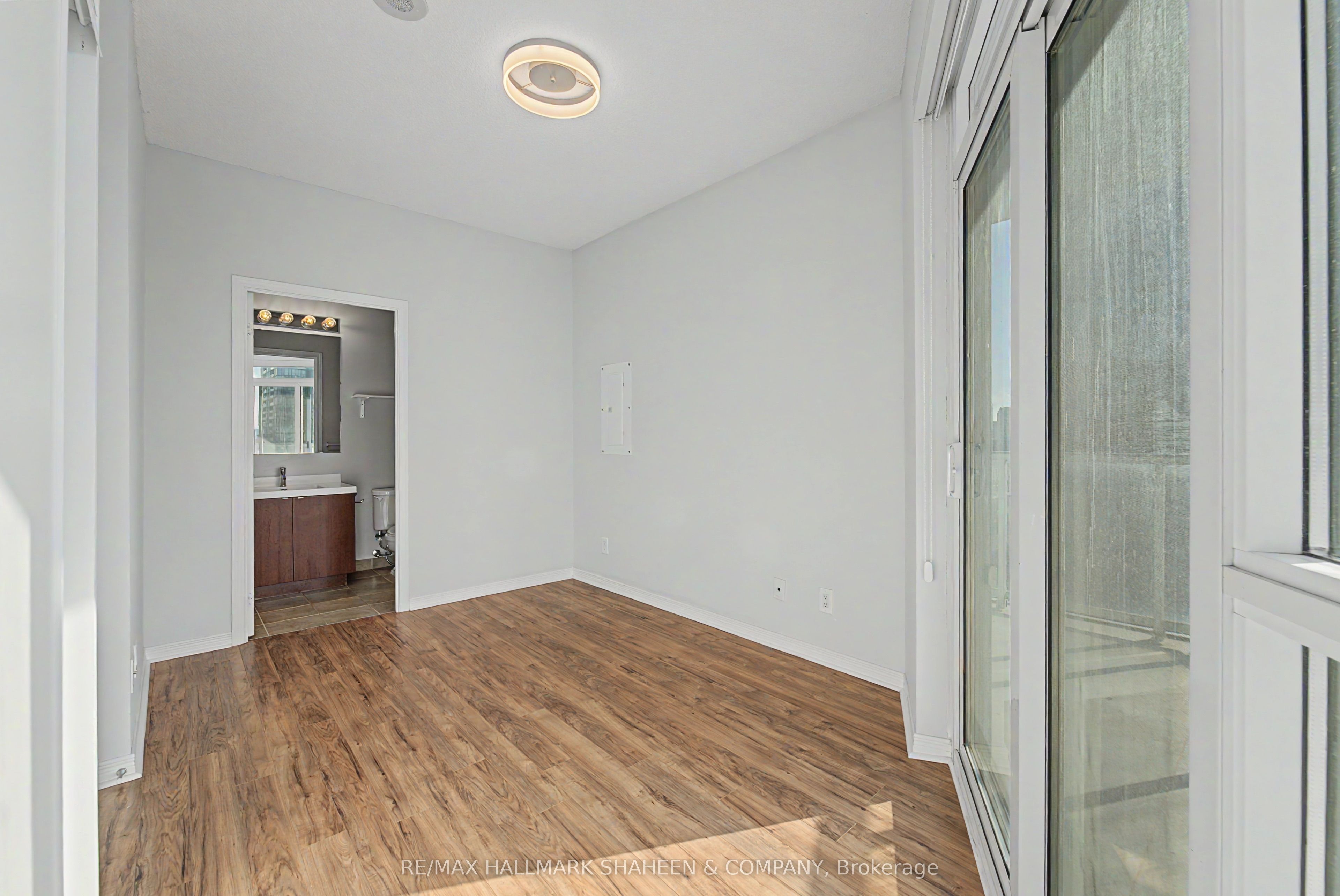 352 Front Street W 1815 Property Photo 25