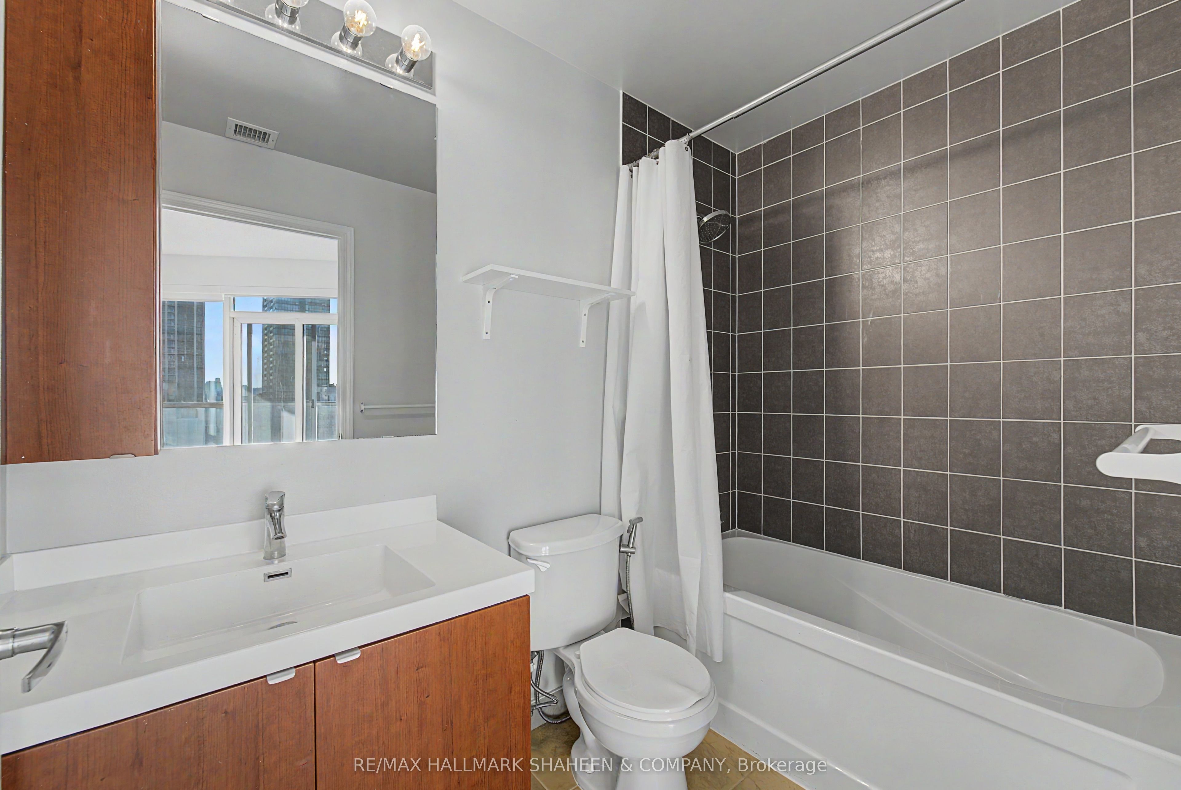 352 Front Street W 1815 Property Photo 26