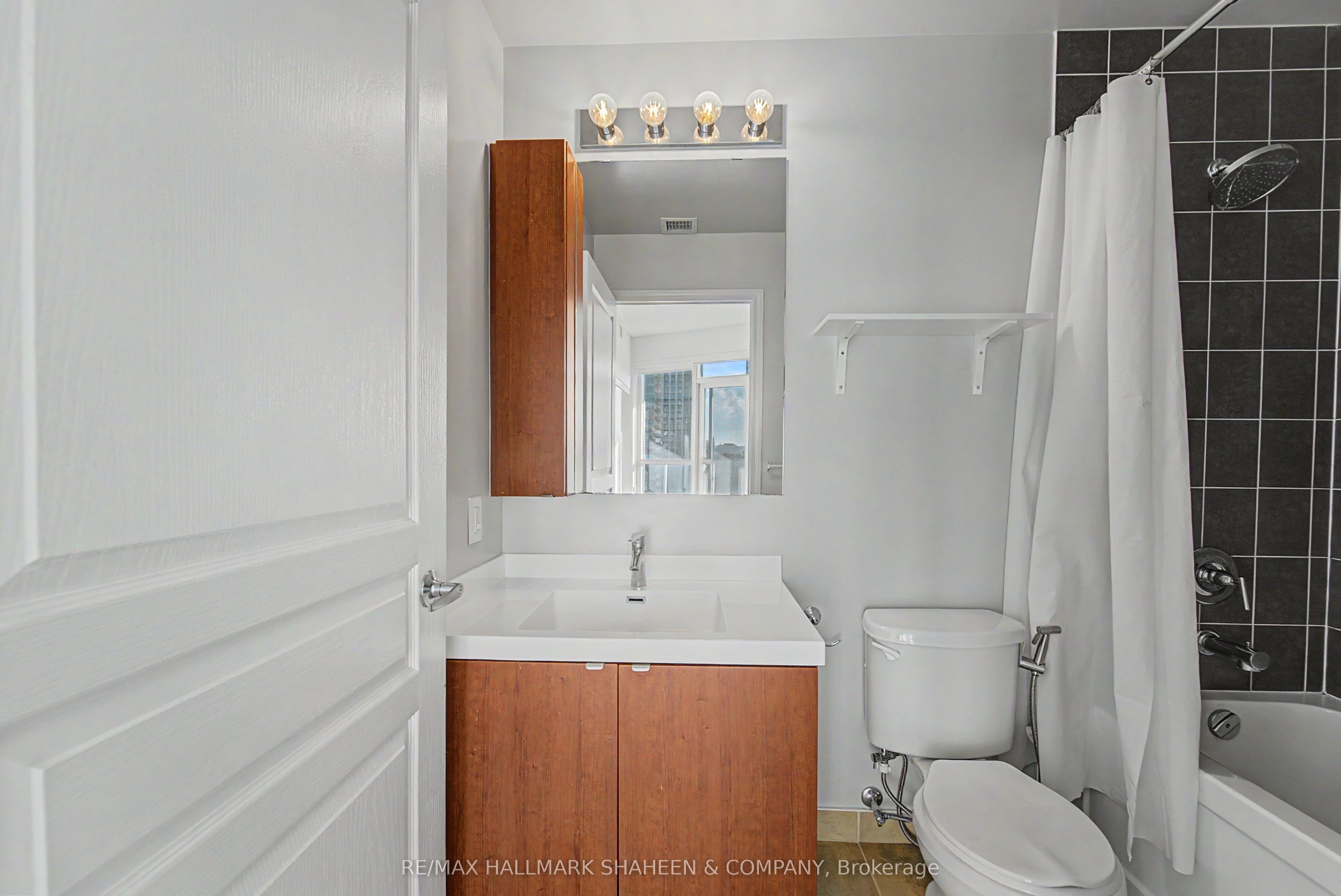 352 Front Street W 1815 Property Photo 27