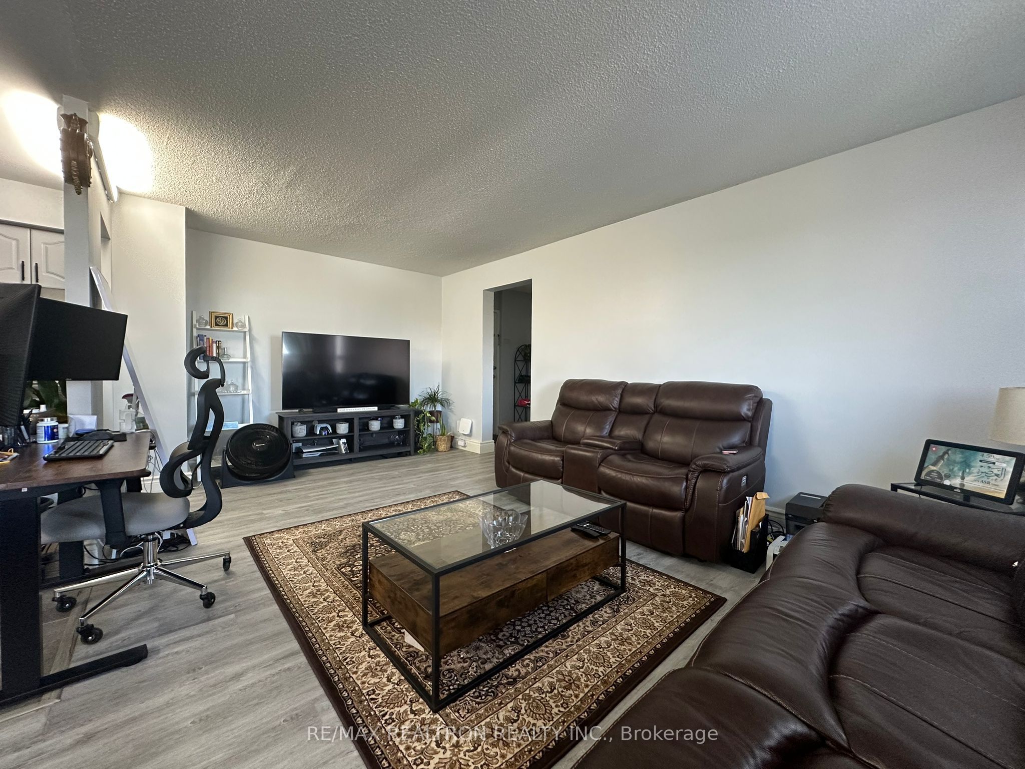 100 Leeward Glenway 1401 Property Photo 4
