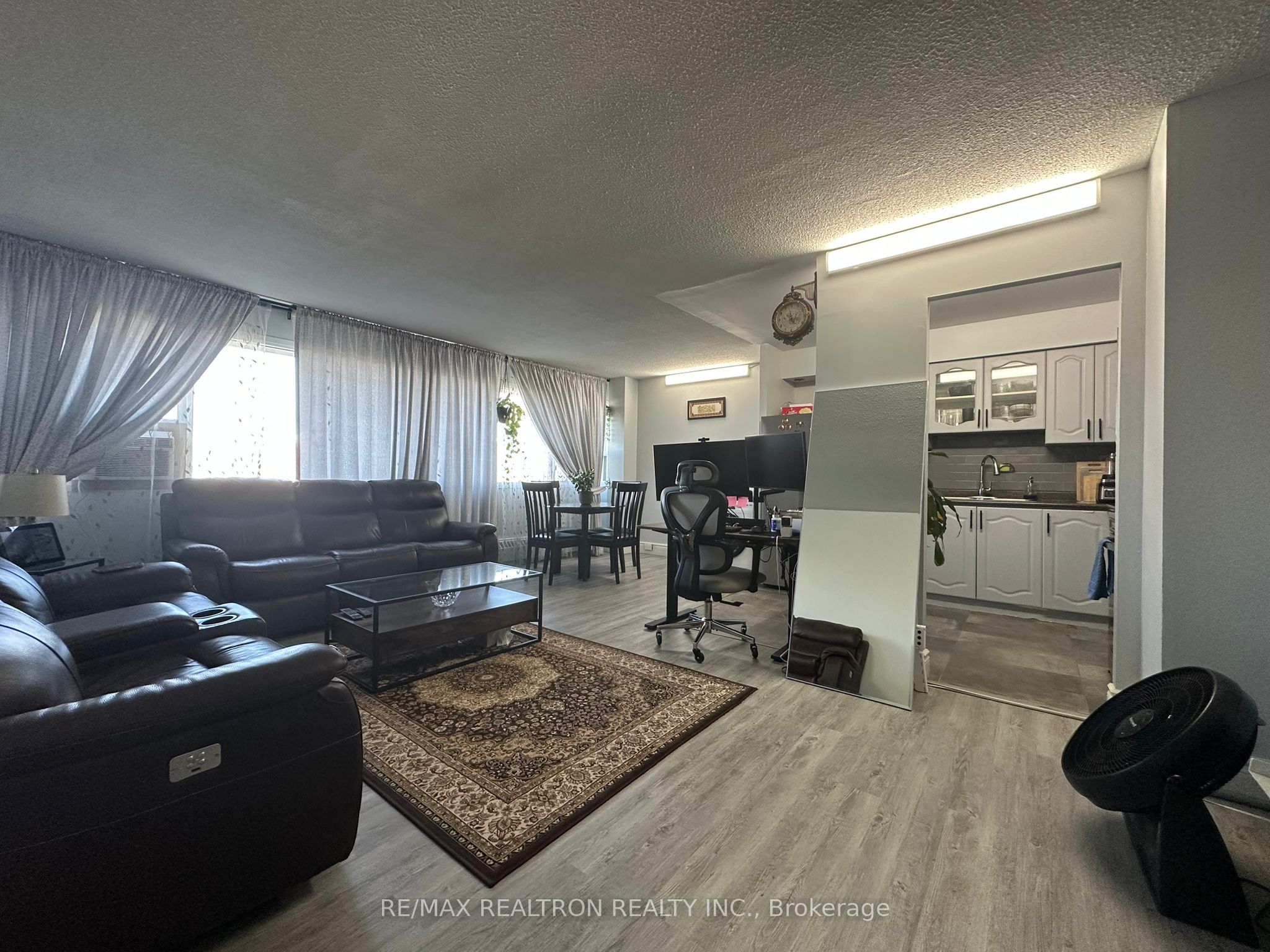100 Leeward Glenway 1401 Property Photo 5