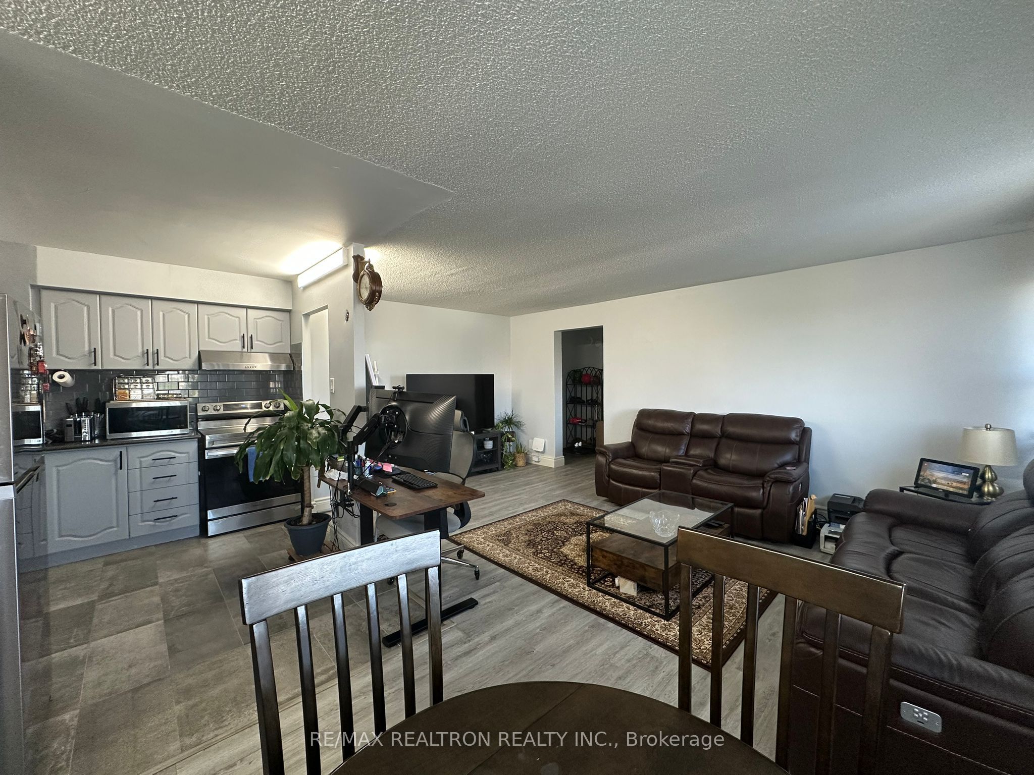 100 Leeward Glenway 1401 Property Photo 6