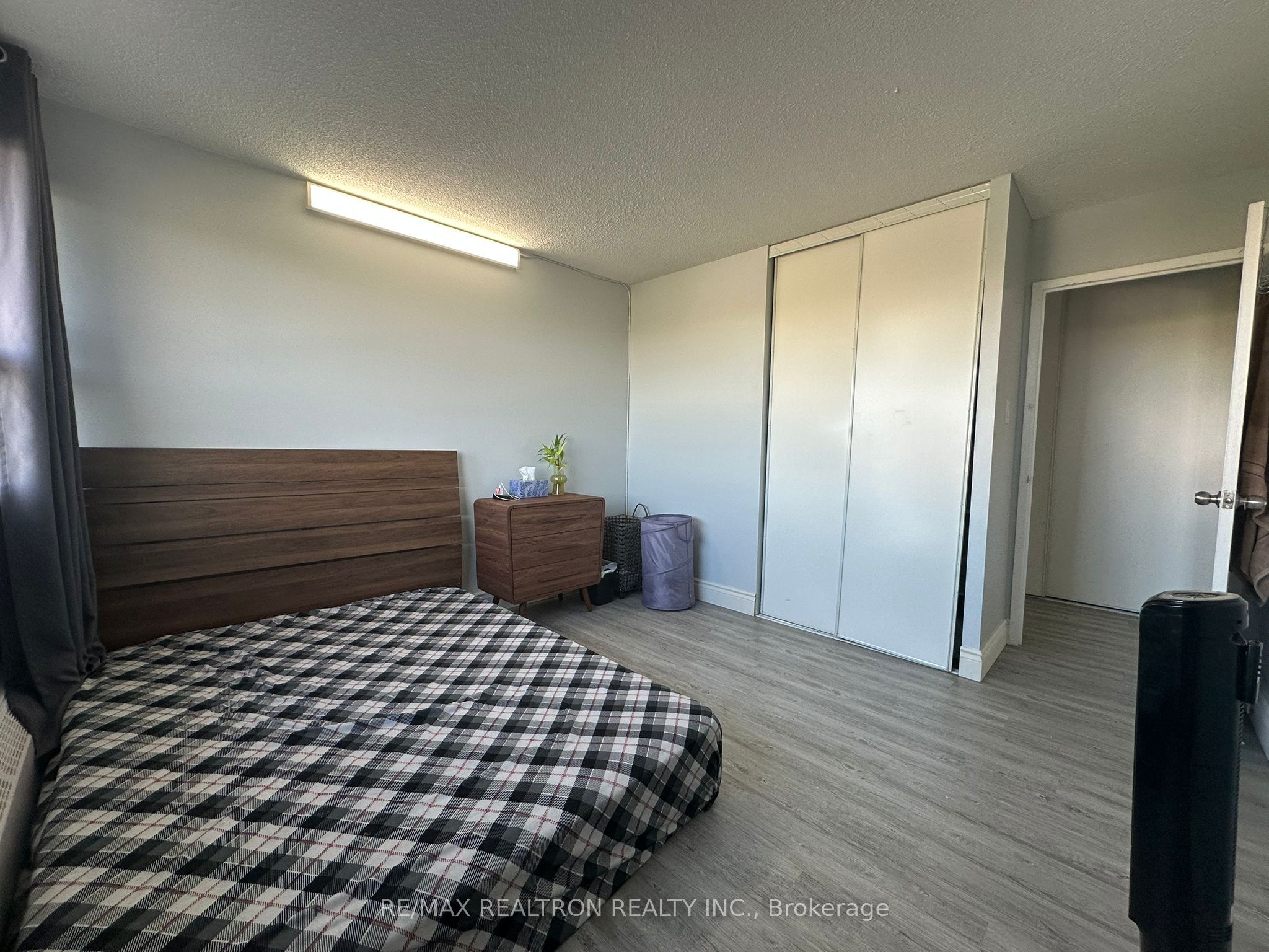 100 Leeward Glenway 1401 Property Photo 12