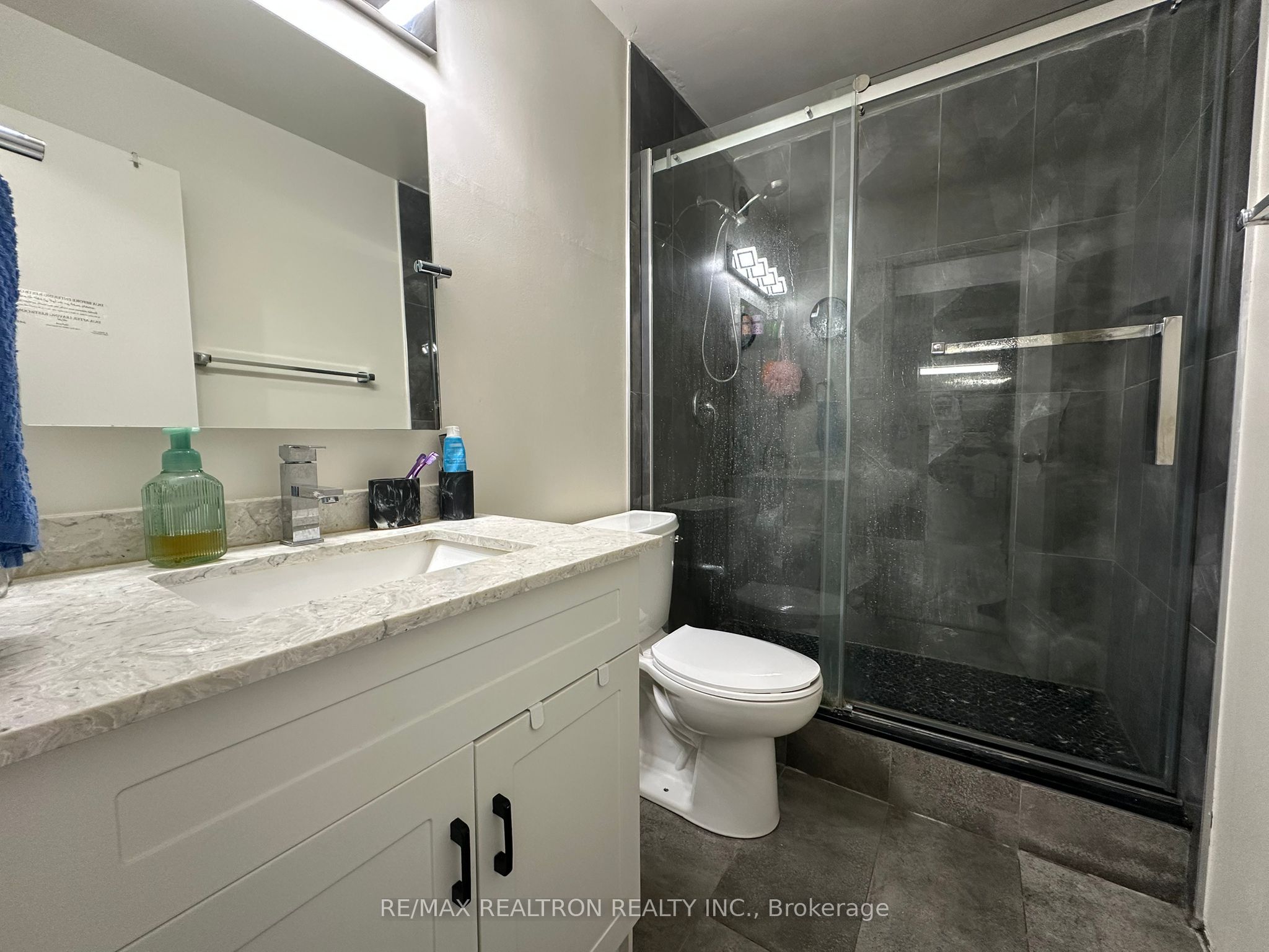 100 Leeward Glenway 1401 Property Photo 14